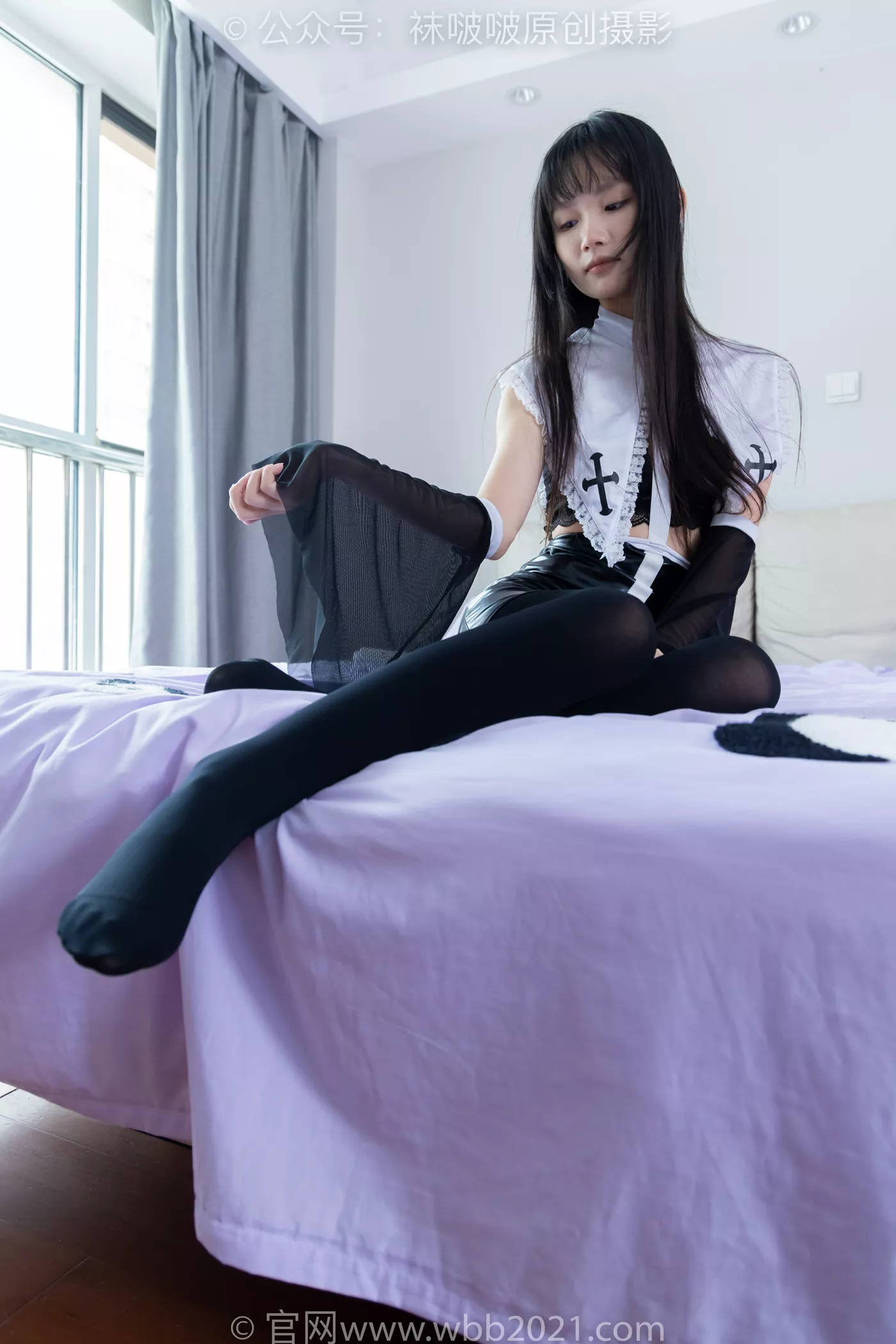 图片[32]-[BoBoSocks袜啵啵]NO.477 甜甜圈 高跟鞋、高跟凉鞋、厚黑丝、白丝、裸足、穿鞋和丝袜踩小汽车小人军团巨大娘剧情[150P] – 速更版-美库