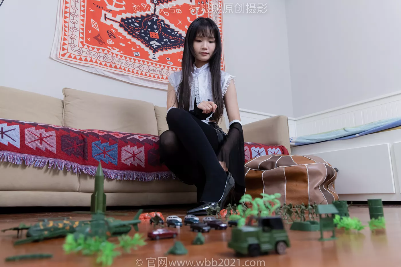 图片[45]-[BoBoSocks袜啵啵]NO.477 甜甜圈 高跟鞋、高跟凉鞋、厚黑丝、白丝、裸足、穿鞋和丝袜踩小汽车小人军团巨大娘剧情[150P] – 速更版-美库