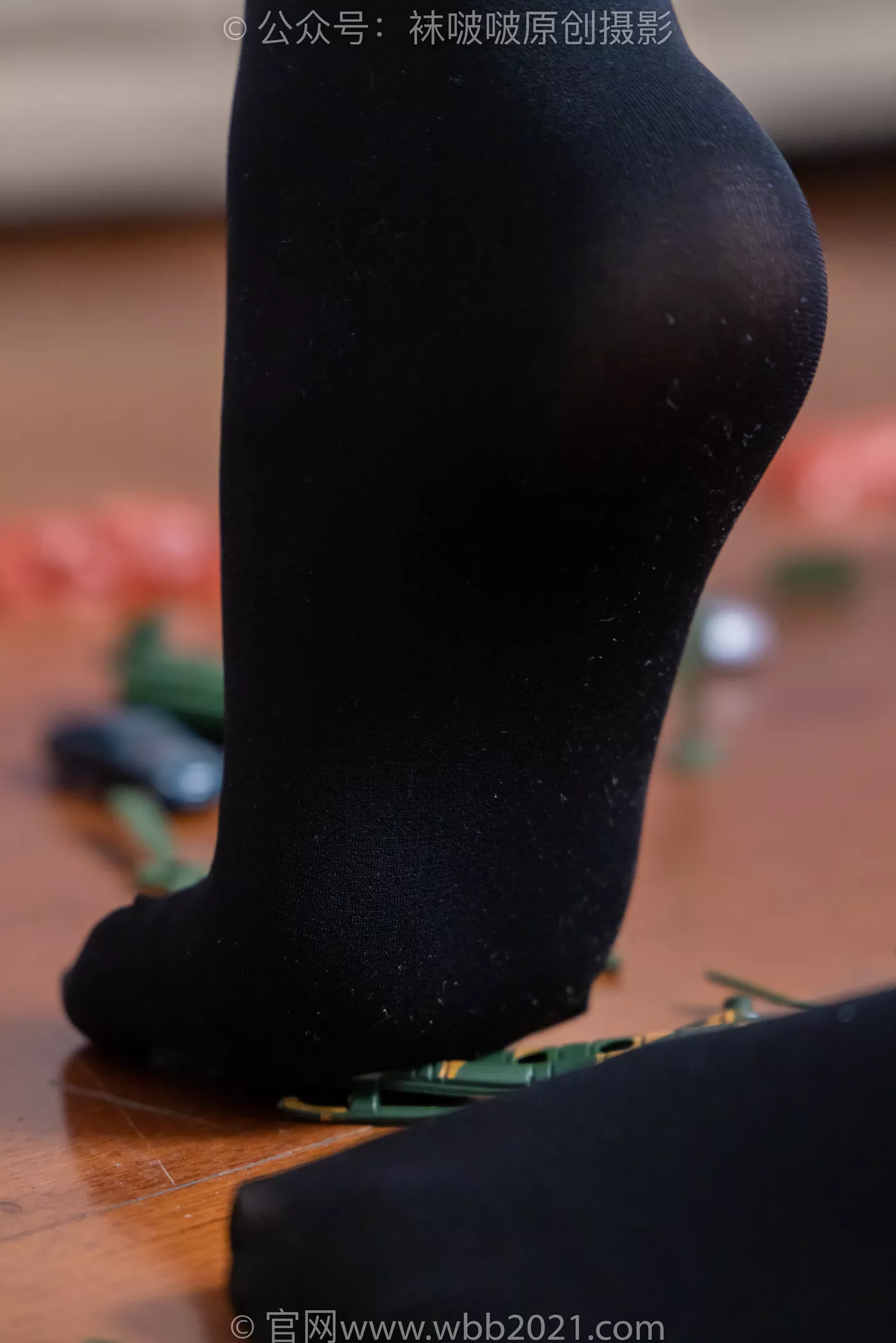 图片[55]-[BoBoSocks袜啵啵]NO.477 甜甜圈 高跟鞋、高跟凉鞋、厚黑丝、白丝、裸足、穿鞋和丝袜踩小汽车小人军团巨大娘剧情[150P] – 速更版-美库