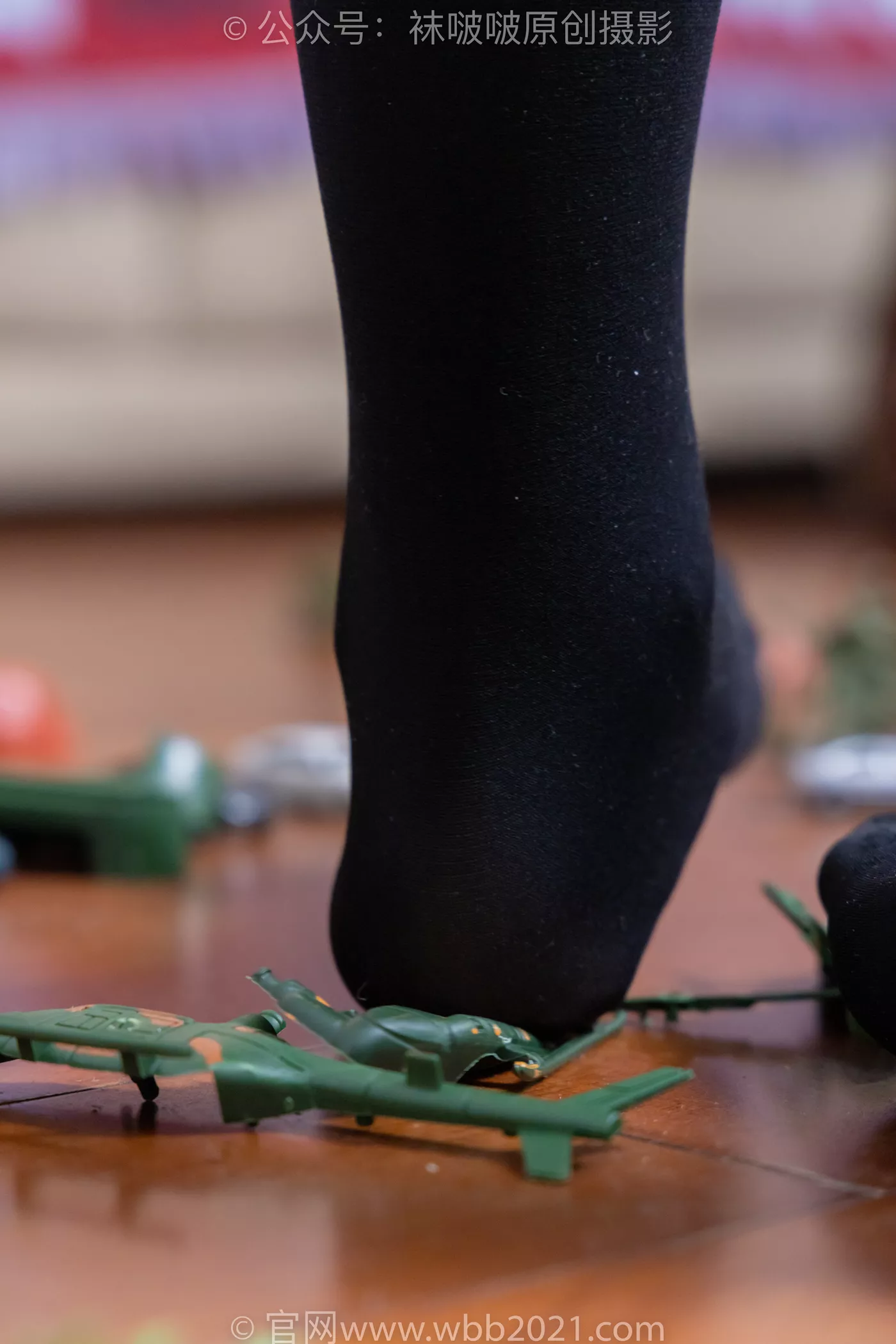 图片[56]-[BoBoSocks袜啵啵]NO.477 甜甜圈 高跟鞋、高跟凉鞋、厚黑丝、白丝、裸足、穿鞋和丝袜踩小汽车小人军团巨大娘剧情[150P] – 速更版-美库