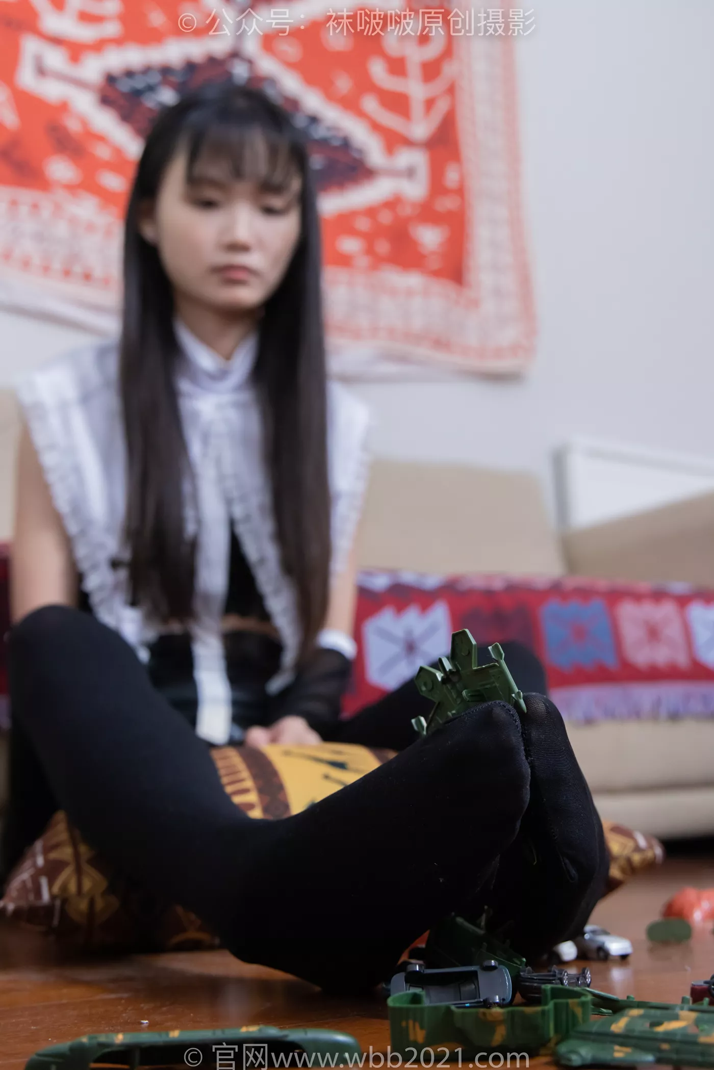 图片[59]-[BoBoSocks袜啵啵]NO.477 甜甜圈 高跟鞋、高跟凉鞋、厚黑丝、白丝、裸足、穿鞋和丝袜踩小汽车小人军团巨大娘剧情[150P] – 速更版-美库