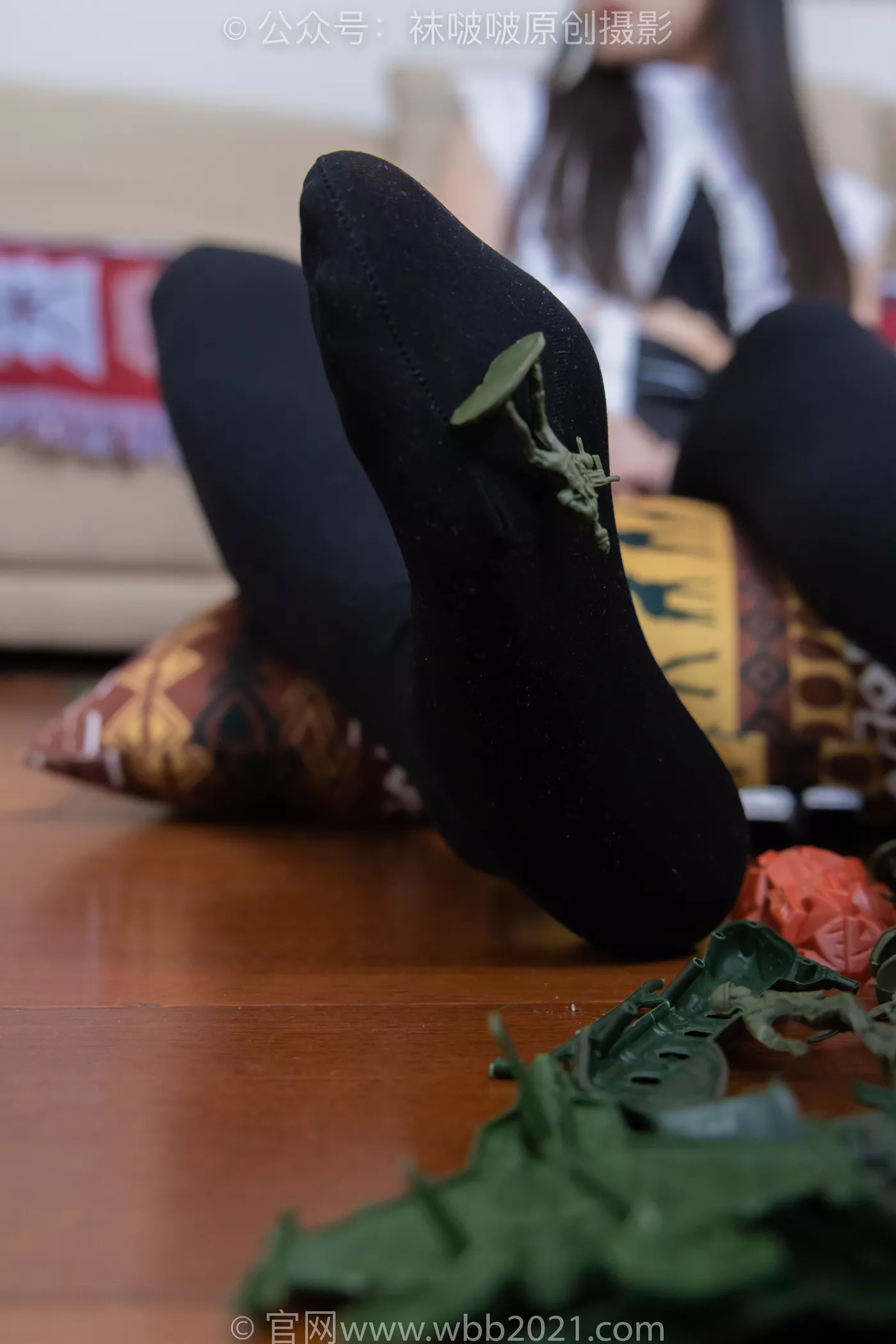 图片[62]-[BoBoSocks袜啵啵]NO.477 甜甜圈 高跟鞋、高跟凉鞋、厚黑丝、白丝、裸足、穿鞋和丝袜踩小汽车小人军团巨大娘剧情[150P] – 速更版-美库