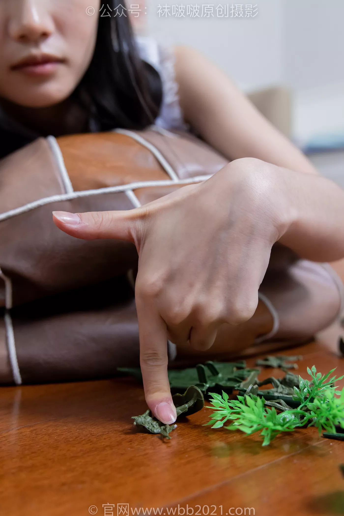 图片[96]-[BoBoSocks袜啵啵]NO.477 甜甜圈 高跟鞋、高跟凉鞋、厚黑丝、白丝、裸足、穿鞋和丝袜踩小汽车小人军团巨大娘剧情[150P] – 速更版-美库