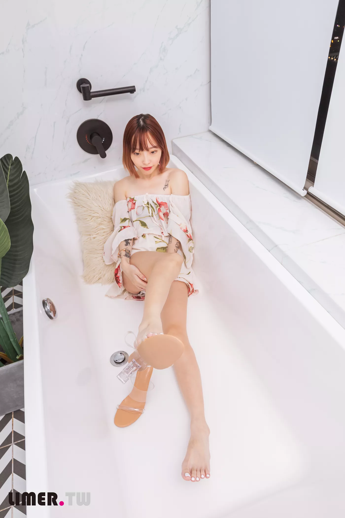 图片[56]-Limerence原创 NO.093 小容包 浴室高跟鞋邂逅[120P] – 速更版-美库
