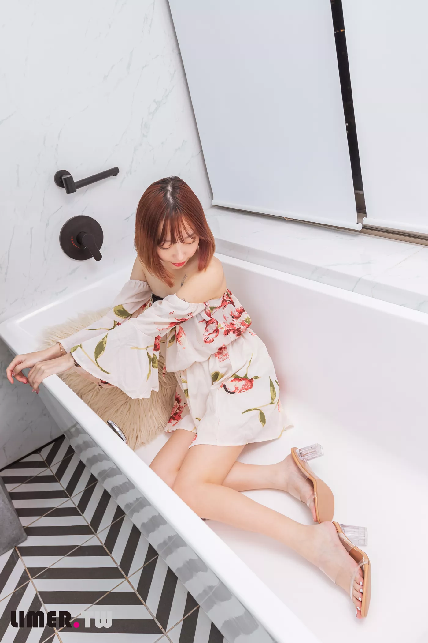 图片[74]-Limerence原创 NO.093 小容包 浴室高跟鞋邂逅[120P] – 速更版-美库