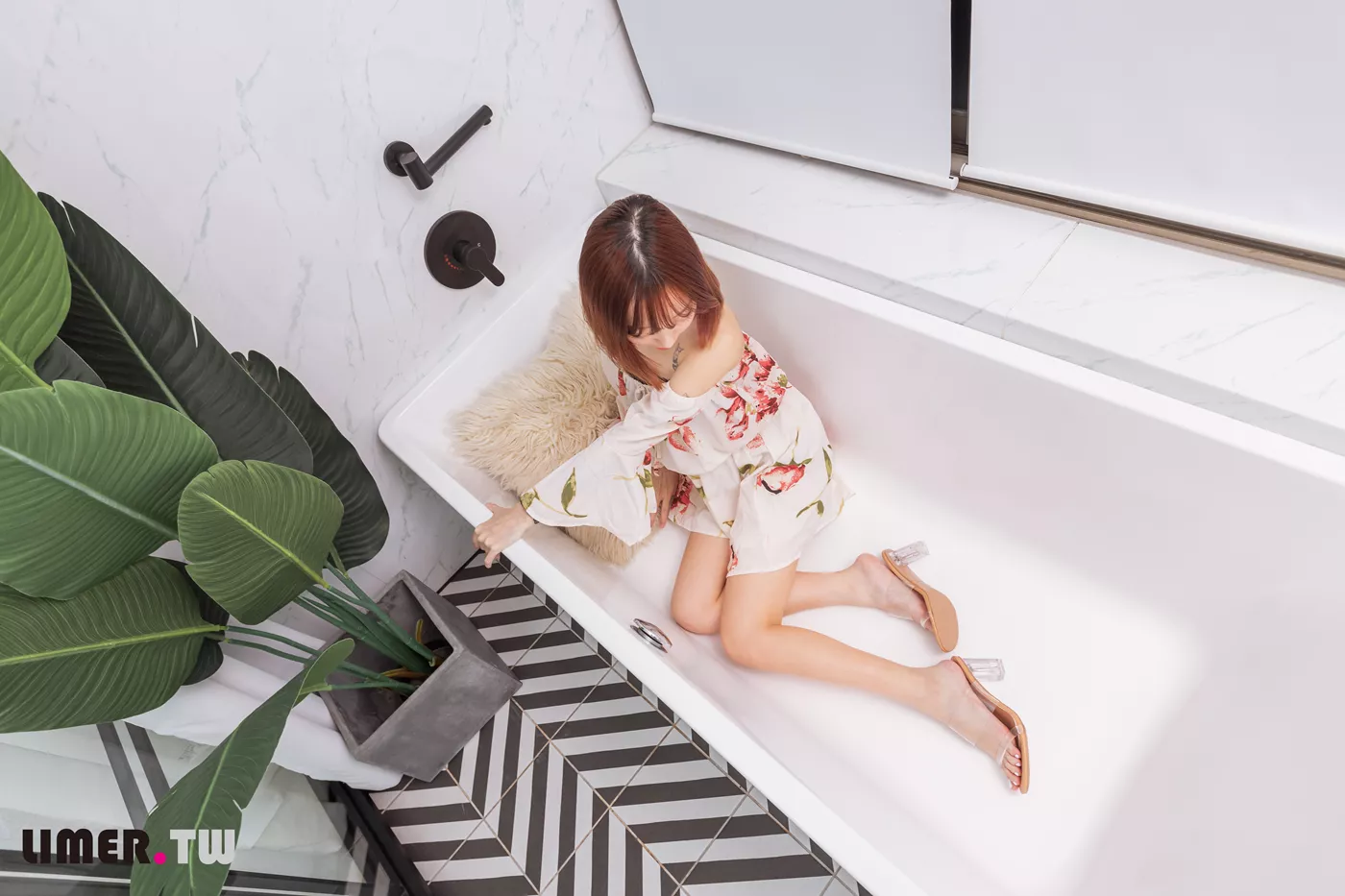 图片[75]-Limerence原创 NO.093 小容包 浴室高跟鞋邂逅[120P] – 速更版-美库