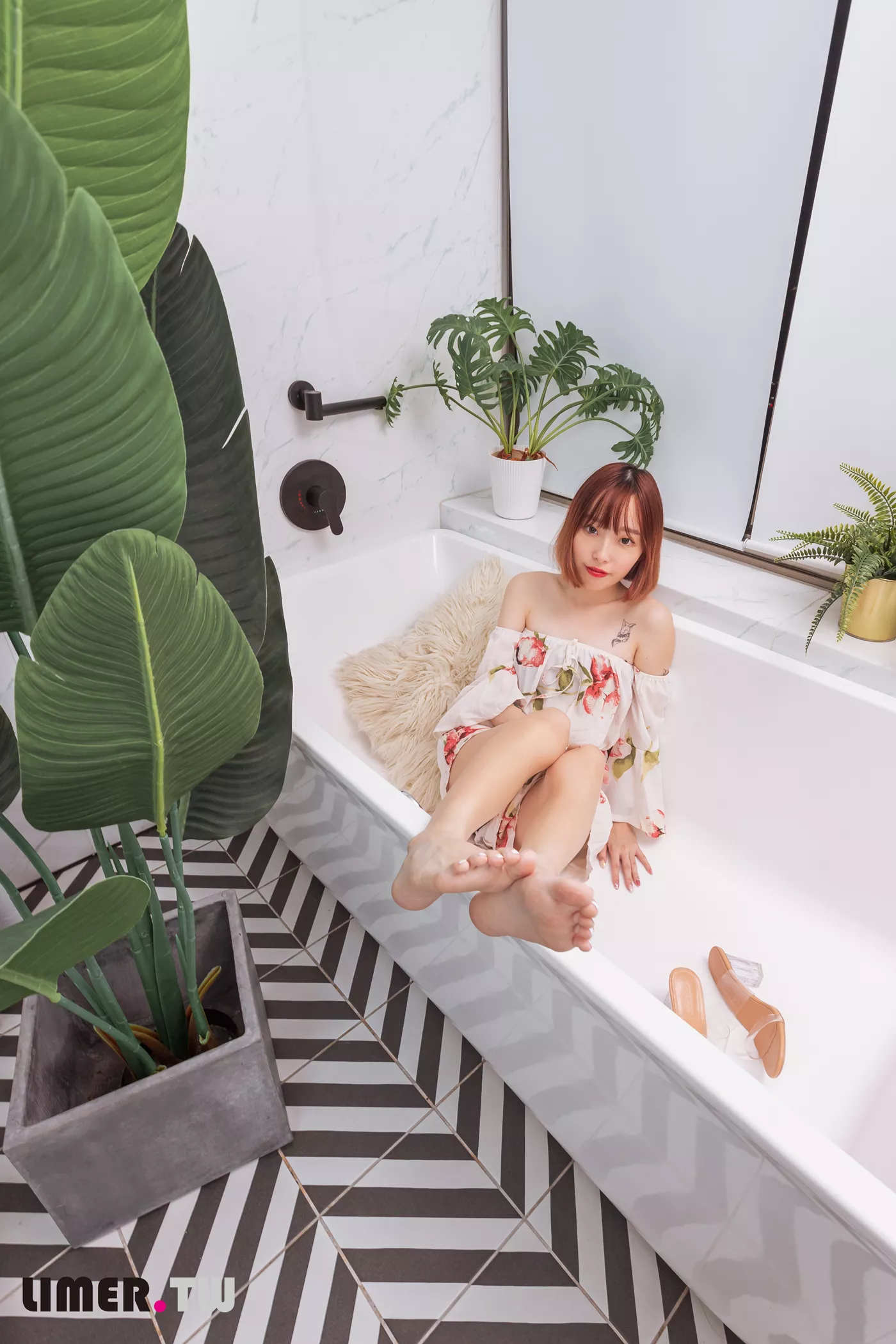 图片[80]-Limerence原创 NO.093 小容包 浴室高跟鞋邂逅[120P] – 速更版-美库