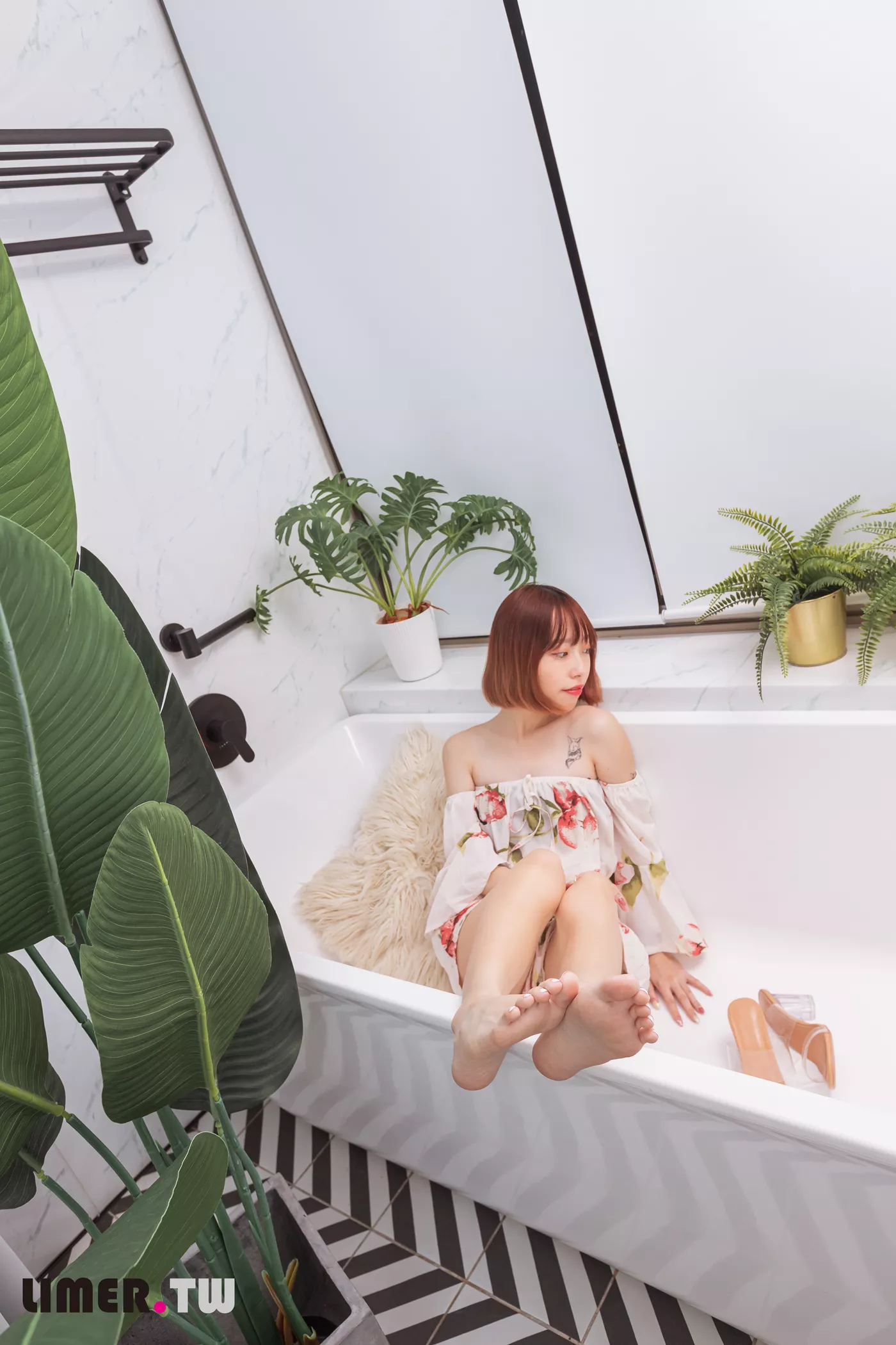 图片[82]-Limerence原创 NO.093 小容包 浴室高跟鞋邂逅[120P] – 速更版-美库