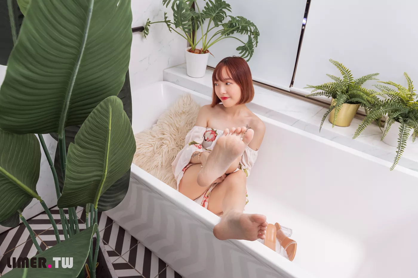 图片[85]-Limerence原创 NO.093 小容包 浴室高跟鞋邂逅[120P] – 速更版-美库