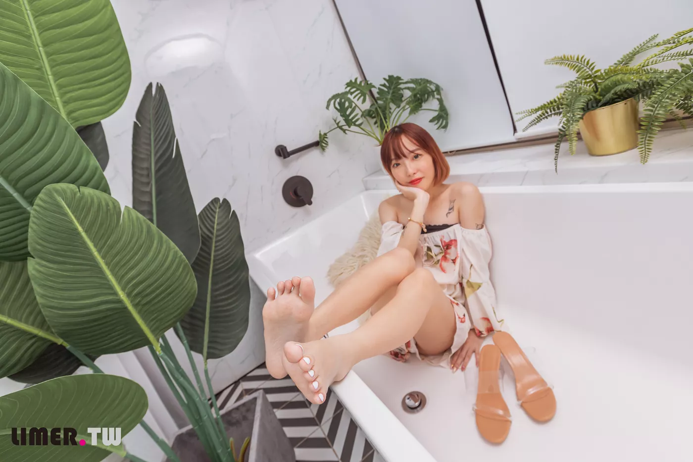 图片[89]-Limerence原创 NO.093 小容包 浴室高跟鞋邂逅[120P] – 速更版-美库
