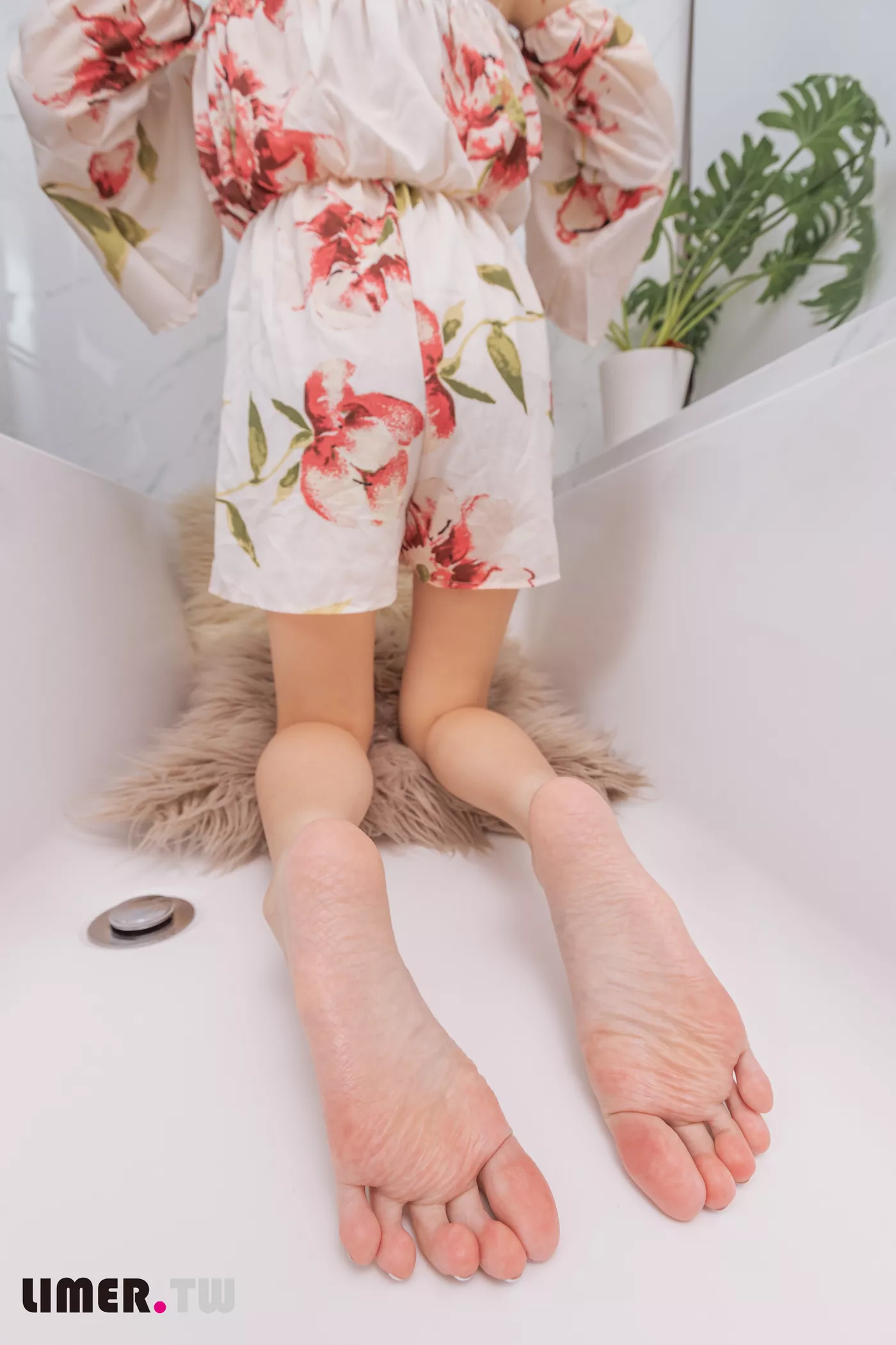 图片[109]-Limerence原创 NO.093 小容包 浴室高跟鞋邂逅[120P] – 速更版-美库