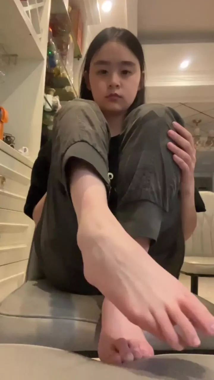 图片[16]-脚模面试脸足同框套路系列-140 [20P] – 速更版-美库