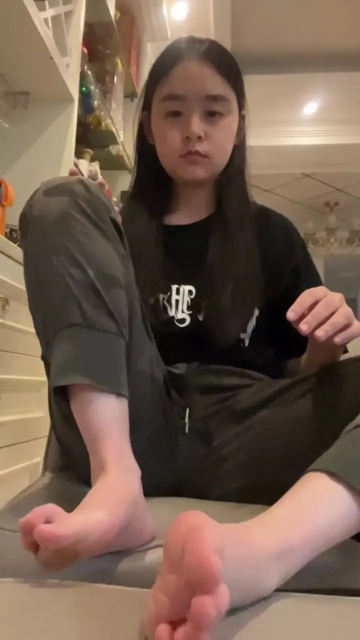 图片[17]-脚模面试脸足同框套路系列-140 [20P] – 速更版-美库