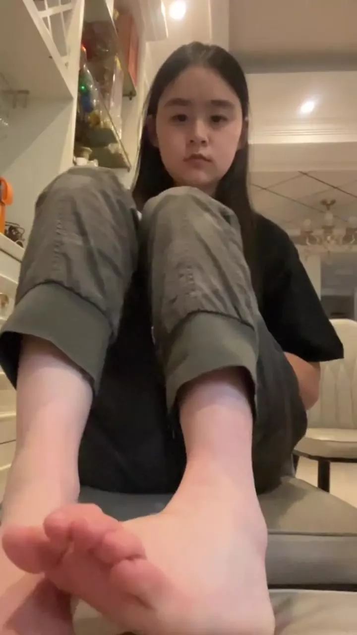 图片[19]-脚模面试脸足同框套路系列-140 [20P] – 速更版-美库