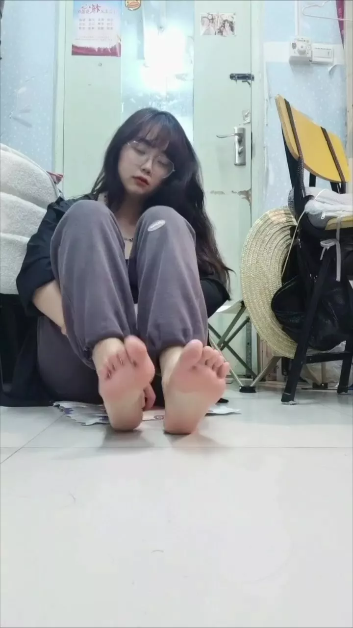 图片[10]-脚模面试脸足同框套路系列-141[20P] – 速更版-美库