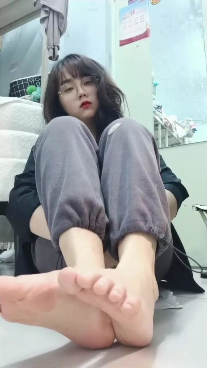 图片[15]-脚模面试脸足同框套路系列-141[20P] – 速更版-美库