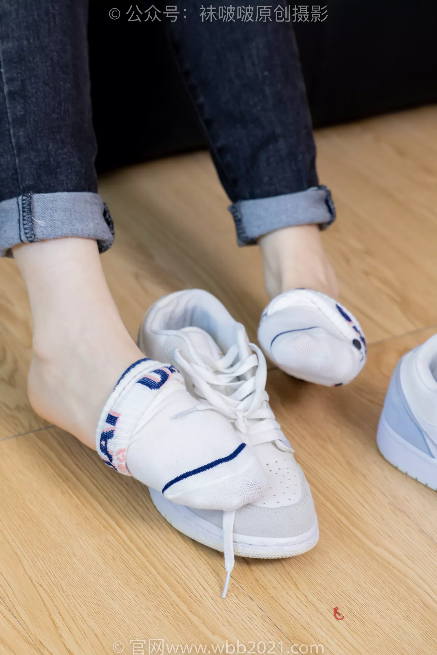 图片[37]-[BoBoSocks袜啵啵]NO.481 糯米-板鞋、白棉袜、裸足、对联迎新春，半脱袜子剧情[118P] – 速更版-美库