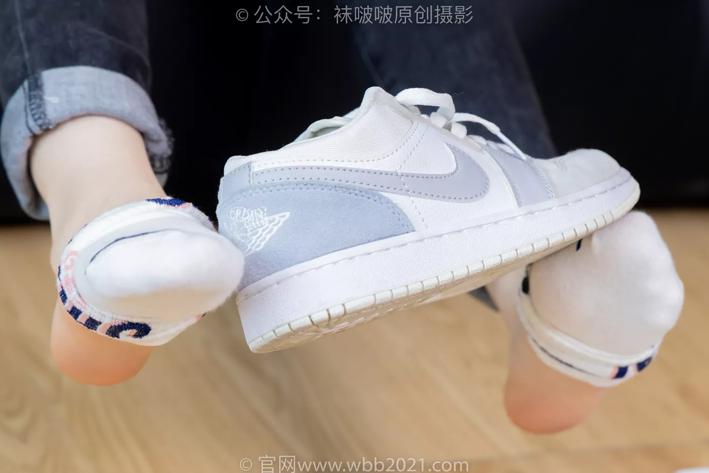 图片[39]-[BoBoSocks袜啵啵]NO.481 糯米-板鞋、白棉袜、裸足、对联迎新春，半脱袜子剧情[118P] – 速更版-美库