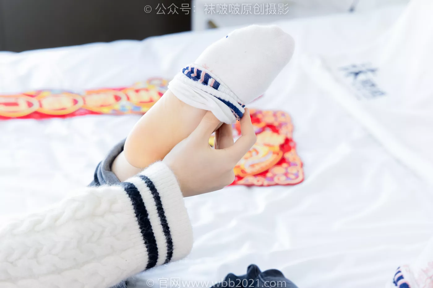 图片[77]-[BoBoSocks袜啵啵]NO.481 糯米-板鞋、白棉袜、裸足、对联迎新春，半脱袜子剧情[118P] – 速更版-美库