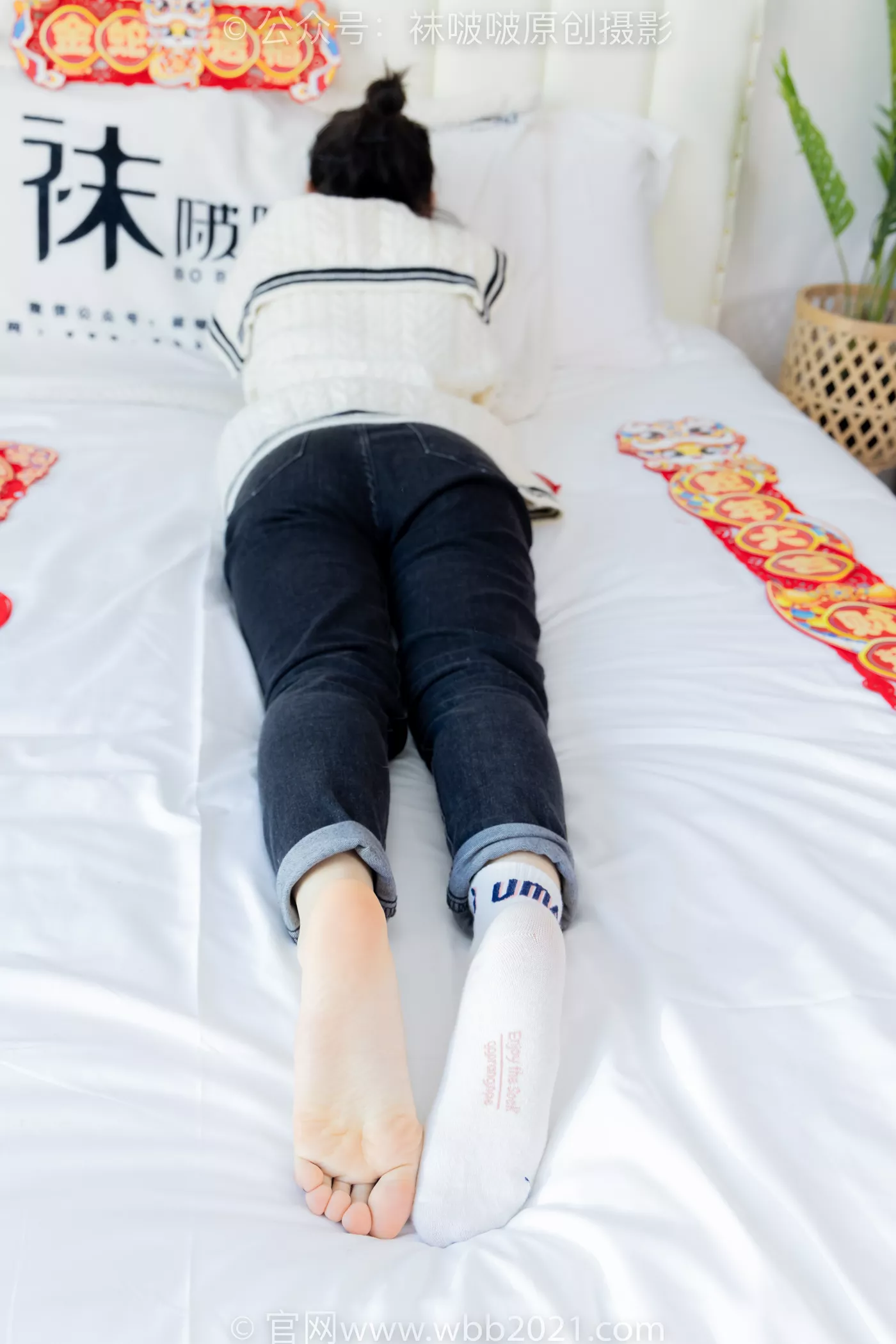 图片[96]-[BoBoSocks袜啵啵]NO.481 糯米-板鞋、白棉袜、裸足、对联迎新春，半脱袜子剧情[118P] – 速更版-美库