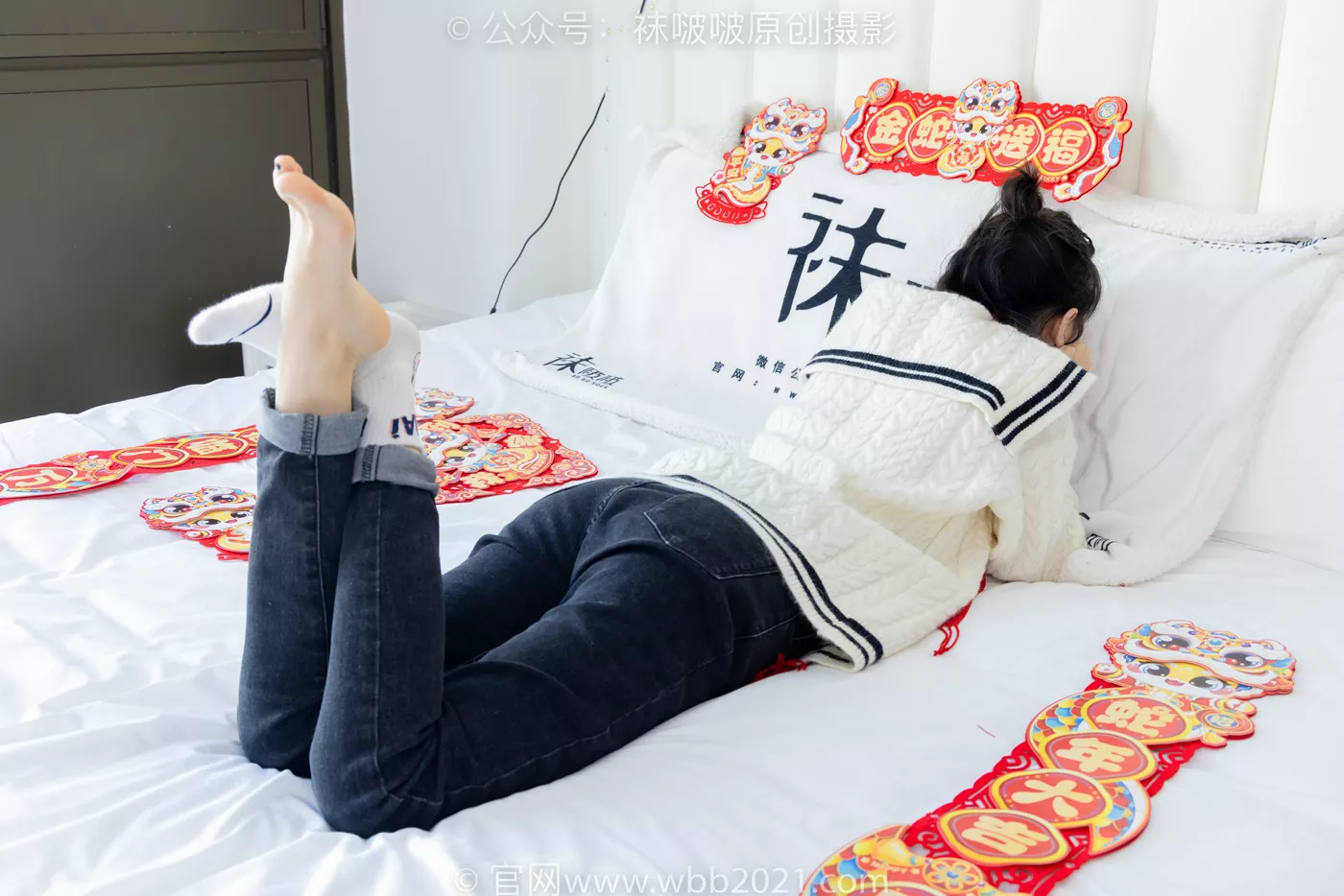 图片[98]-[BoBoSocks袜啵啵]NO.481 糯米-板鞋、白棉袜、裸足、对联迎新春，半脱袜子剧情[118P] – 速更版-美库