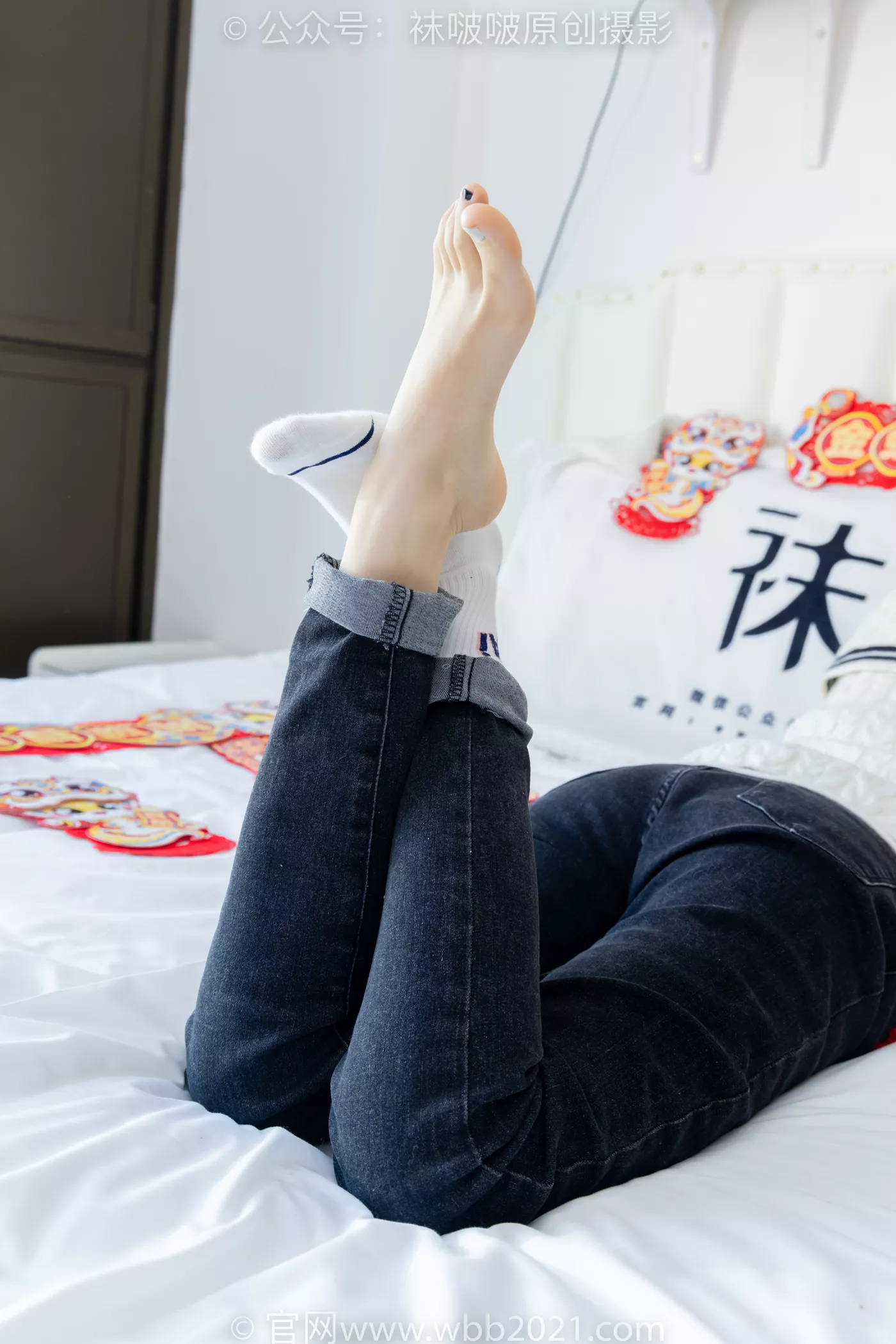 图片[99]-[BoBoSocks袜啵啵]NO.481 糯米-板鞋、白棉袜、裸足、对联迎新春，半脱袜子剧情[118P] – 速更版-美库