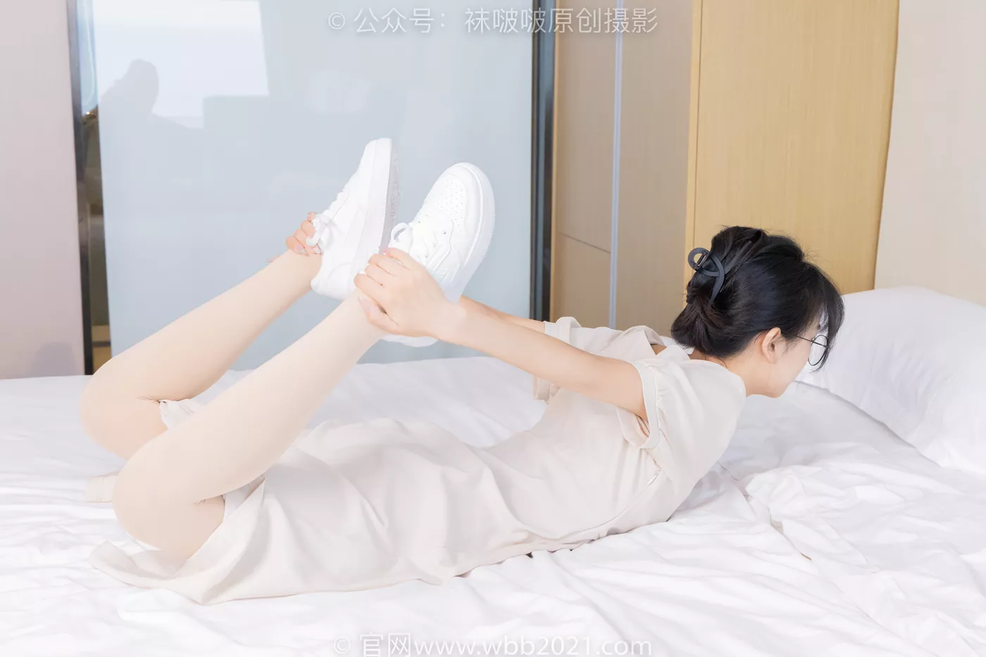 图片[30]-[BoBoSocks袜啵啵]NO.483 奶油-板鞋、白船袜厚肉丝叠穿、厚肉丝、瑜伽动作、船袜和丝袜分别踩葡萄剧情[170P] – 速更版-美库