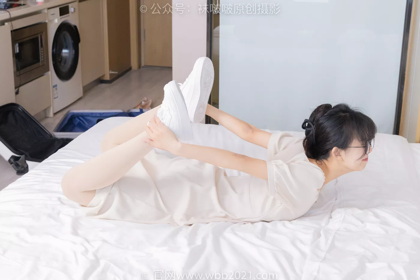 图片[34]-[BoBoSocks袜啵啵]NO.483 奶油-板鞋、白船袜厚肉丝叠穿、厚肉丝、瑜伽动作、船袜和丝袜分别踩葡萄剧情[170P] – 速更版-美库