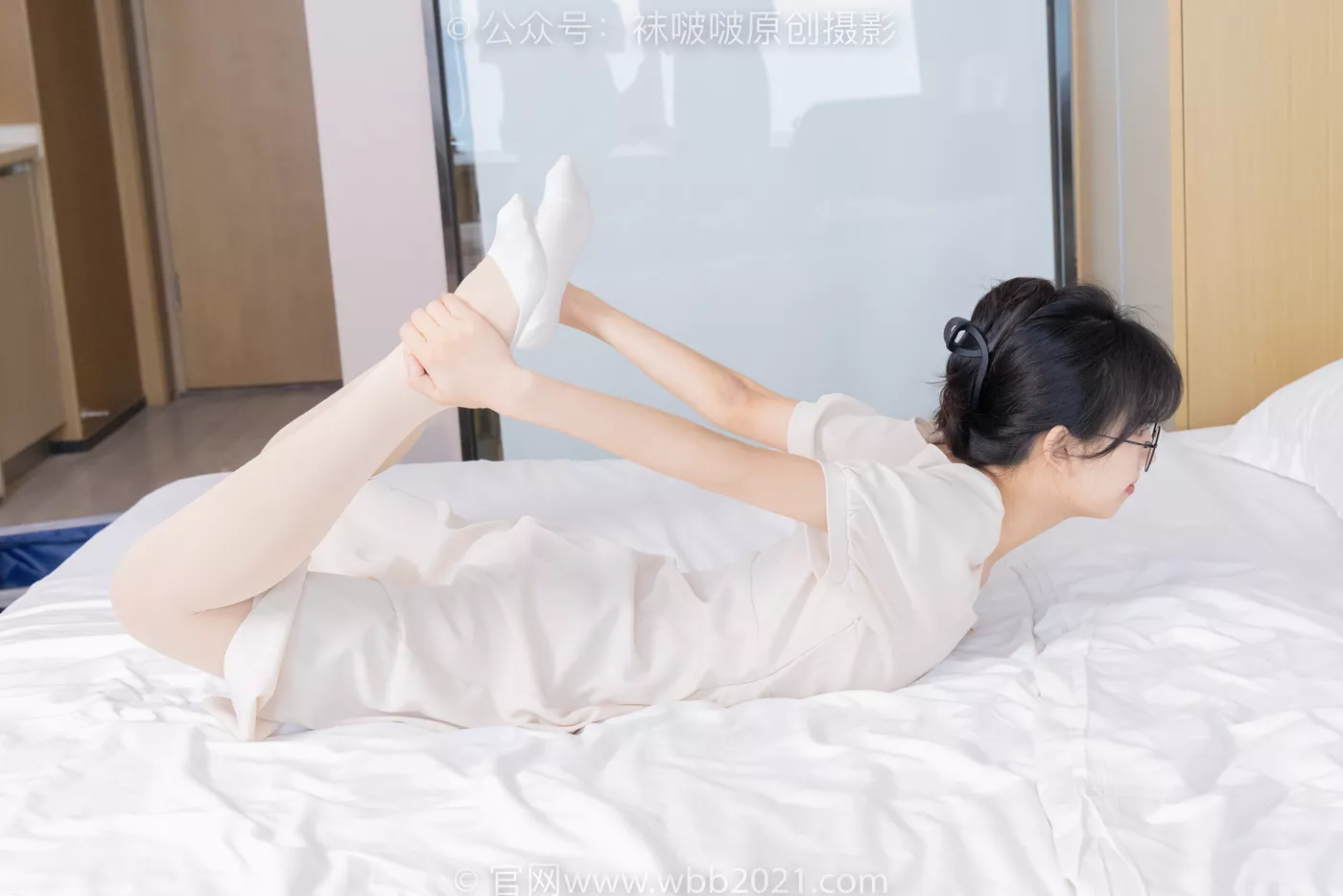 图片[43]-[BoBoSocks袜啵啵]NO.483 奶油-板鞋、白船袜厚肉丝叠穿、厚肉丝、瑜伽动作、船袜和丝袜分别踩葡萄剧情[170P] – 速更版-美库