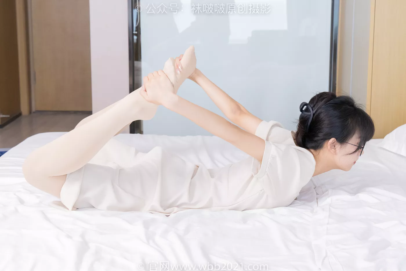 图片[57]-[BoBoSocks袜啵啵]NO.483 奶油-板鞋、白船袜厚肉丝叠穿、厚肉丝、瑜伽动作、船袜和丝袜分别踩葡萄剧情[170P] – 速更版-美库