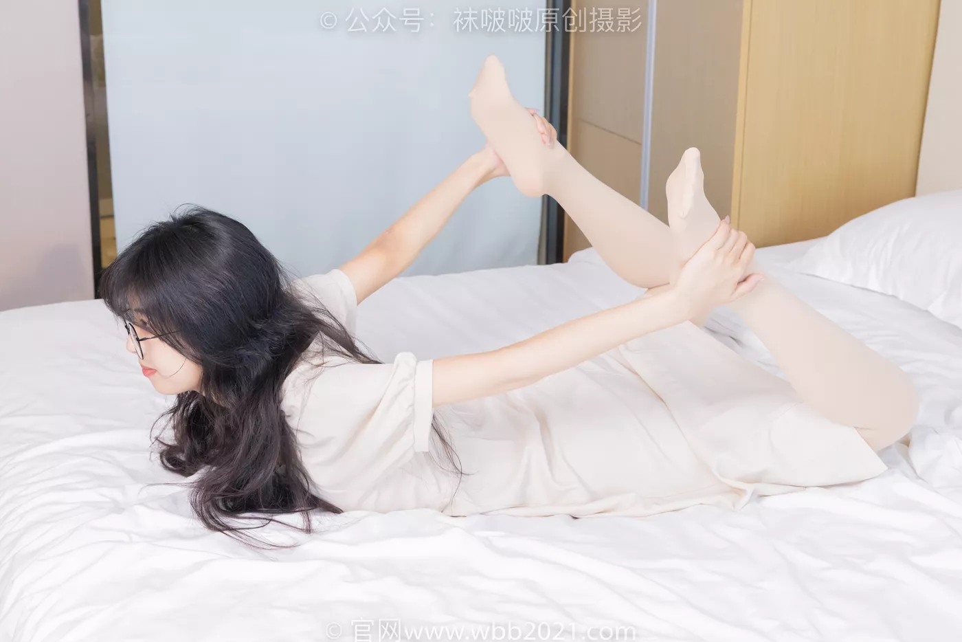 图片[61]-[BoBoSocks袜啵啵]NO.483 奶油-板鞋、白船袜厚肉丝叠穿、厚肉丝、瑜伽动作、船袜和丝袜分别踩葡萄剧情[170P] – 速更版-美库