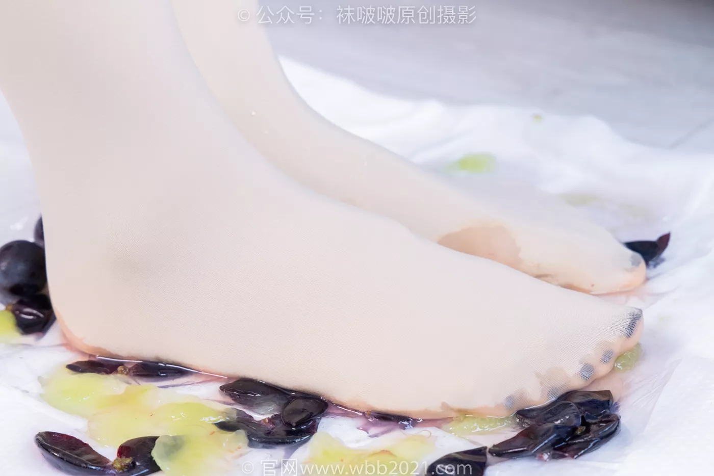 图片[163]-[BoBoSocks袜啵啵]NO.483 奶油-板鞋、白船袜厚肉丝叠穿、厚肉丝、瑜伽动作、船袜和丝袜分别踩葡萄剧情[170P] – 速更版-美库