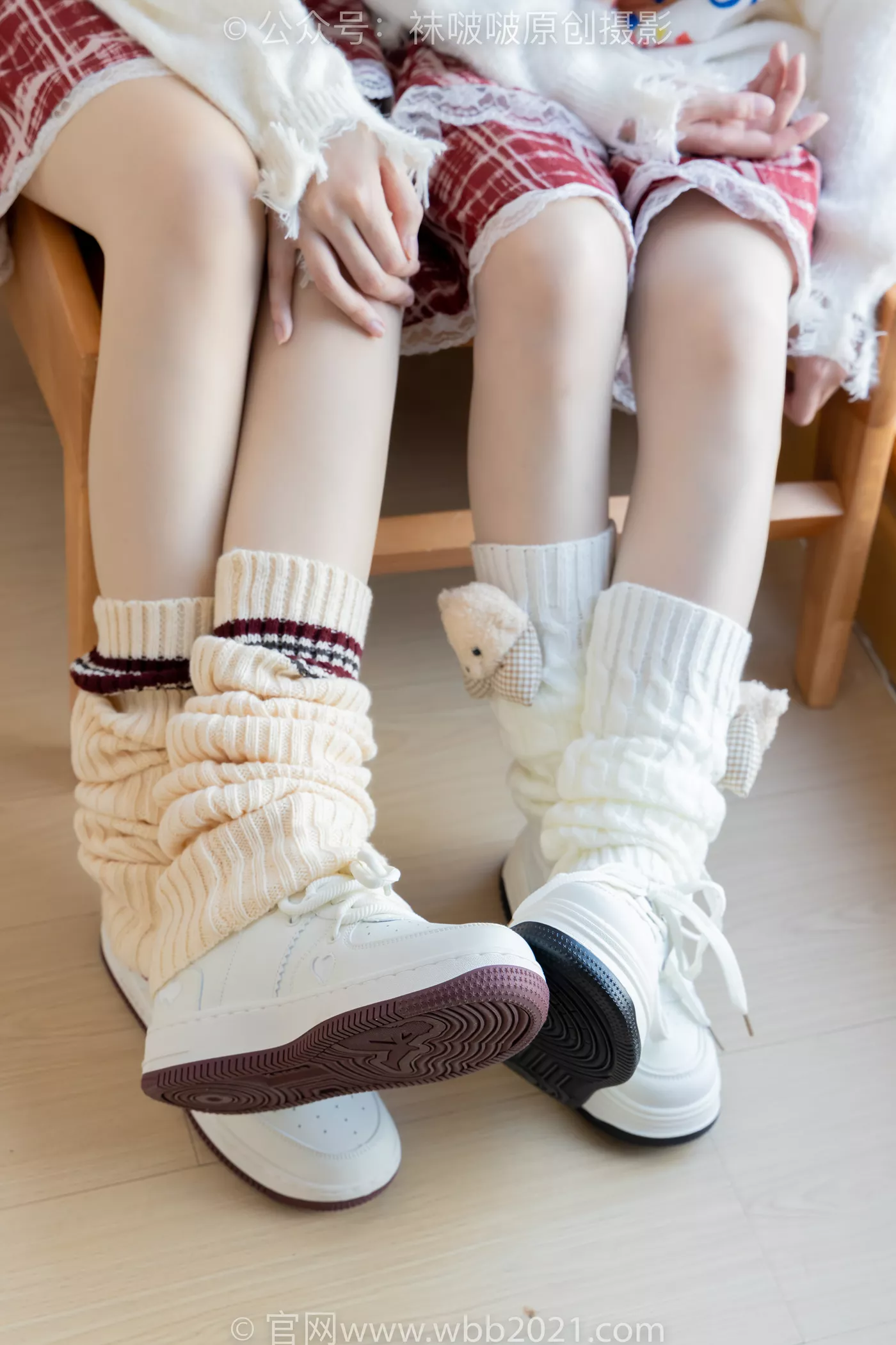 图片[28]-[BoBoSocks袜啵啵]NO.484 小甜豆甜甜圈-两双板鞋、油亮肉丝、堆堆袜套、白棉袜、脚对脚 斗脚 手互相挠脚剧情[100P] – 速更版-美库