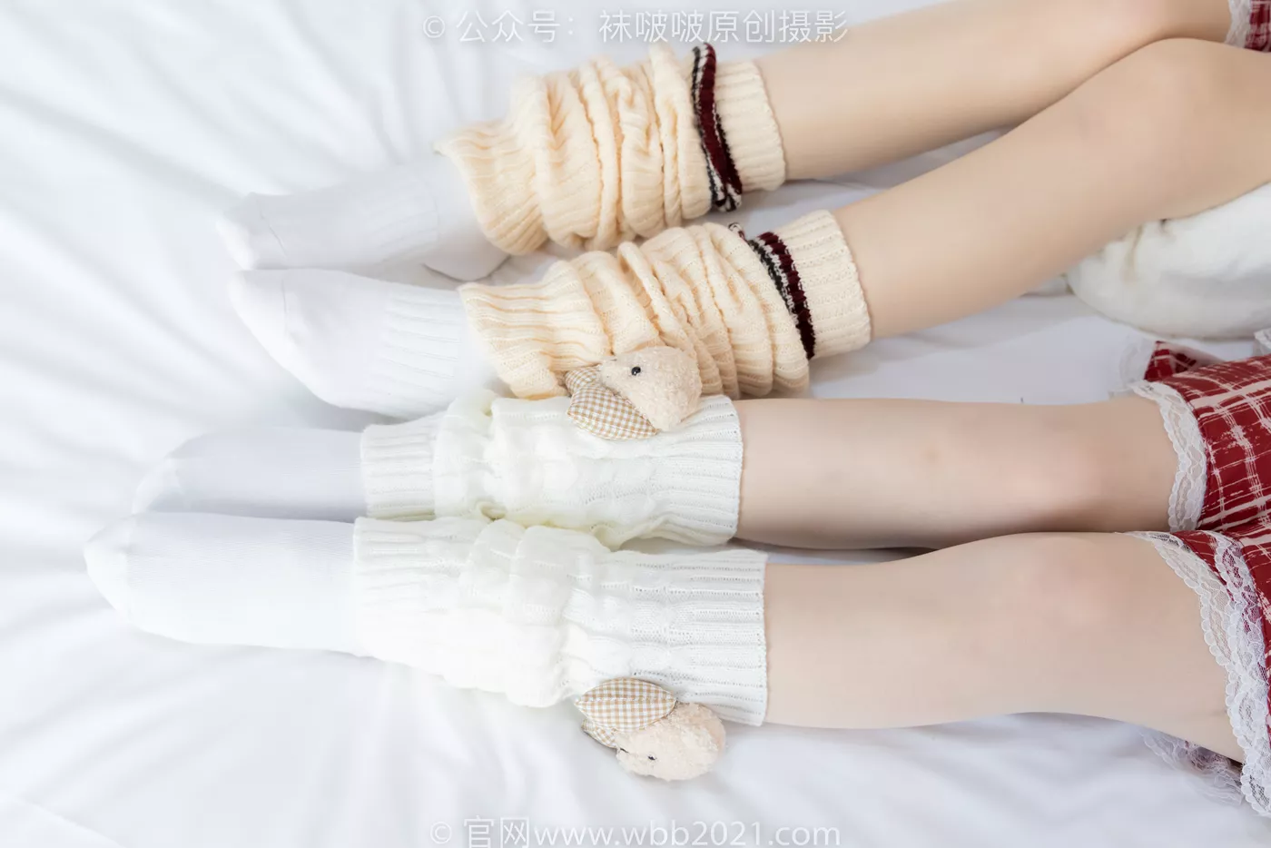 图片[36]-[BoBoSocks袜啵啵]NO.484 小甜豆甜甜圈-两双板鞋、油亮肉丝、堆堆袜套、白棉袜、脚对脚 斗脚 手互相挠脚剧情[100P] – 速更版-美库