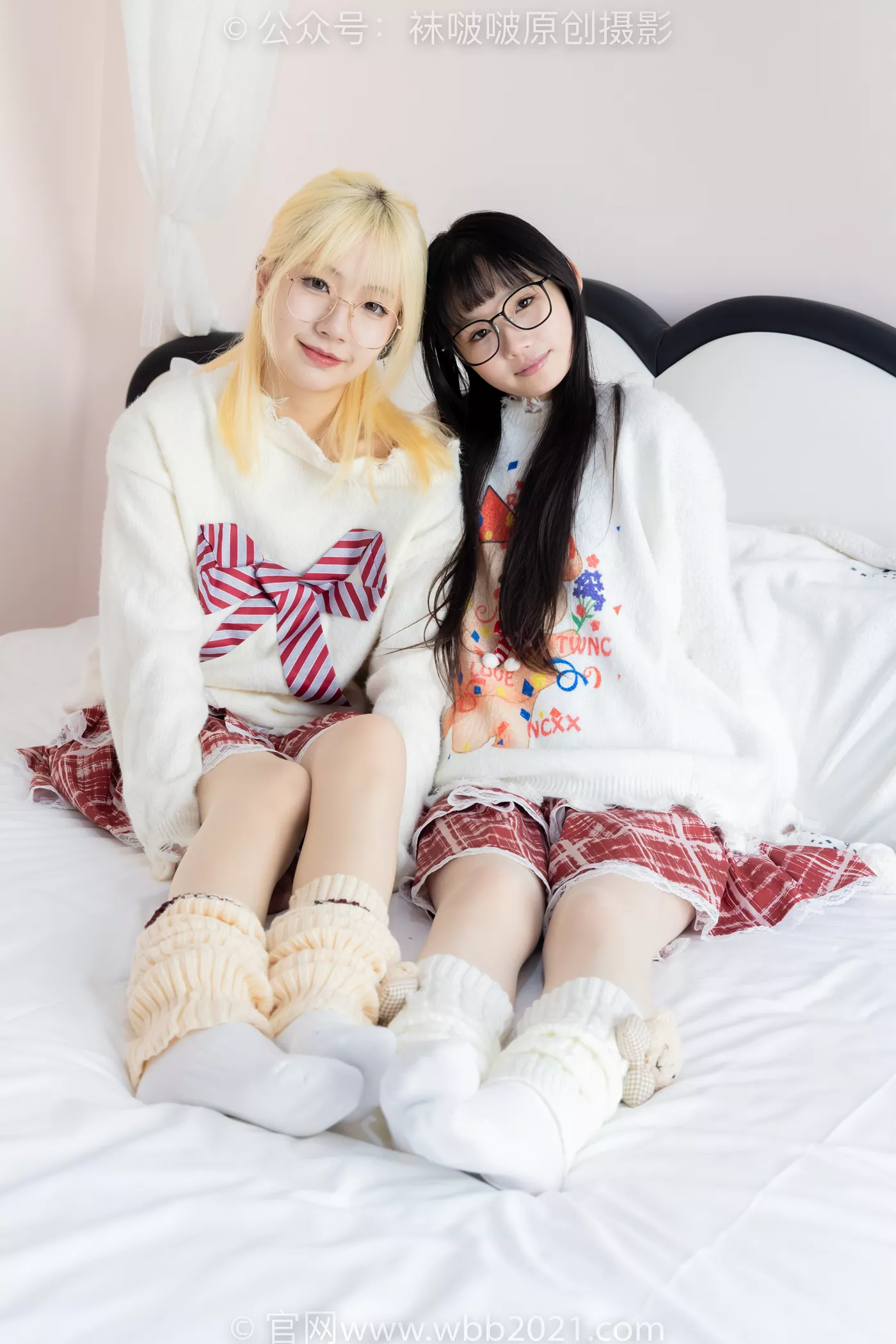 图片[38]-[BoBoSocks袜啵啵]NO.484 小甜豆甜甜圈-两双板鞋、油亮肉丝、堆堆袜套、白棉袜、脚对脚 斗脚 手互相挠脚剧情[100P] – 速更版-美库