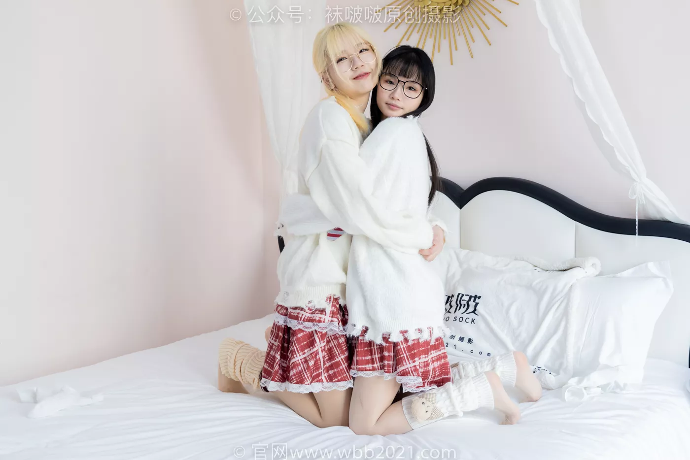 图片[51]-[BoBoSocks袜啵啵]NO.484 小甜豆甜甜圈-两双板鞋、油亮肉丝、堆堆袜套、白棉袜、脚对脚 斗脚 手互相挠脚剧情[100P] – 速更版-美库