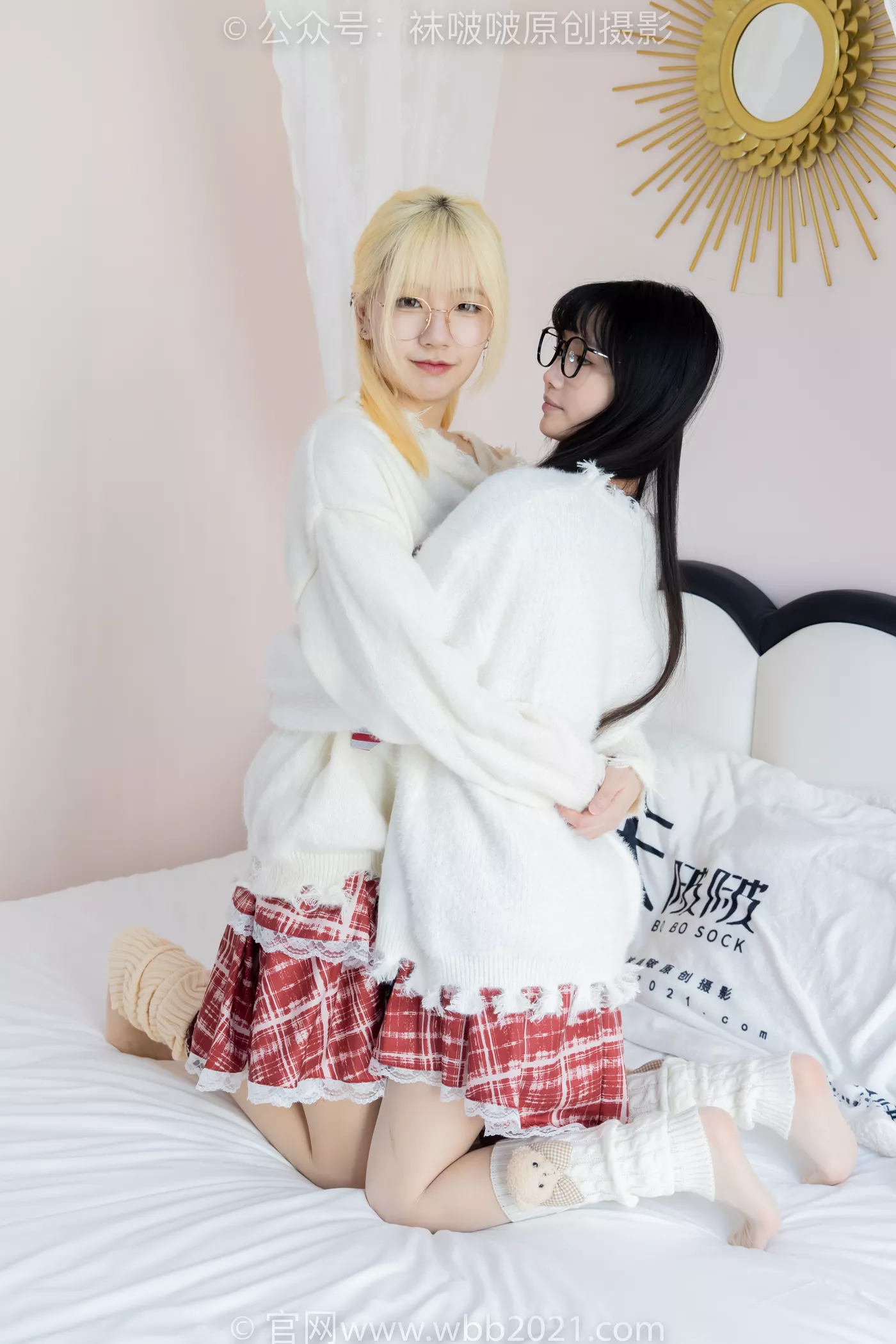 图片[52]-[BoBoSocks袜啵啵]NO.484 小甜豆甜甜圈-两双板鞋、油亮肉丝、堆堆袜套、白棉袜、脚对脚 斗脚 手互相挠脚剧情[100P] – 速更版-美库