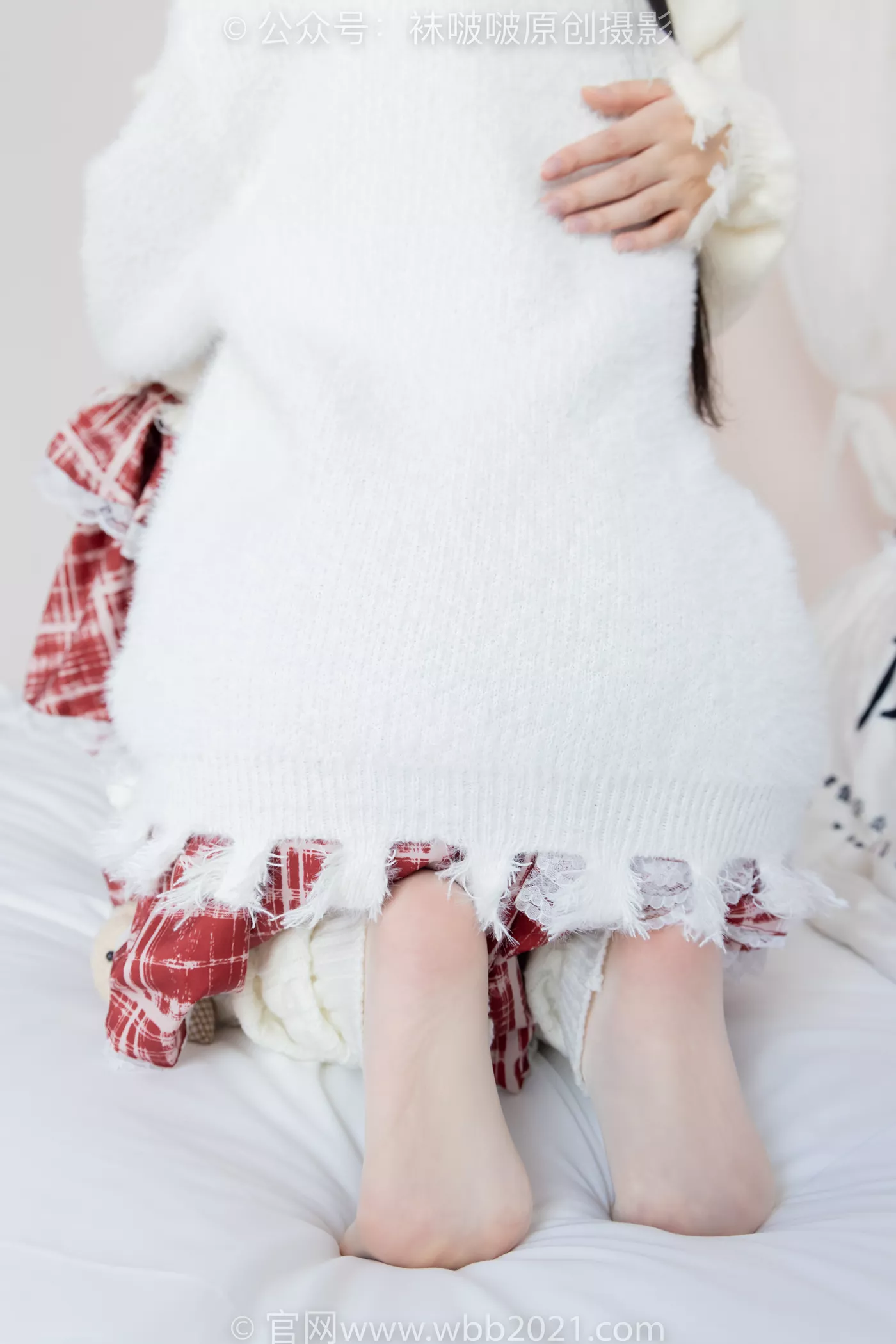 图片[57]-[BoBoSocks袜啵啵]NO.484 小甜豆甜甜圈-两双板鞋、油亮肉丝、堆堆袜套、白棉袜、脚对脚 斗脚 手互相挠脚剧情[100P] – 速更版-美库