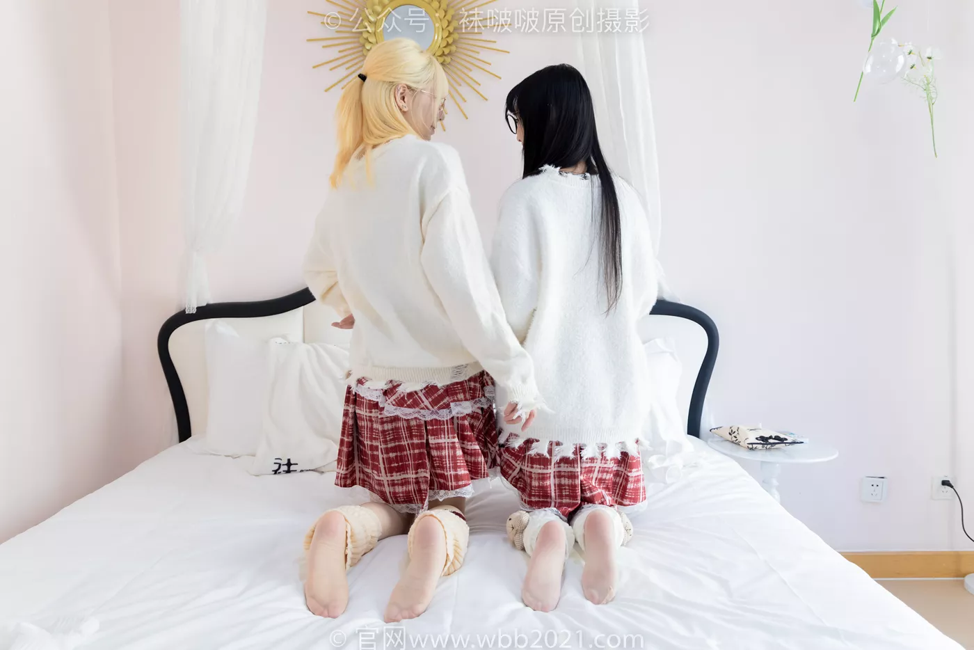 图片[60]-[BoBoSocks袜啵啵]NO.484 小甜豆甜甜圈-两双板鞋、油亮肉丝、堆堆袜套、白棉袜、脚对脚 斗脚 手互相挠脚剧情[100P] – 速更版-美库
