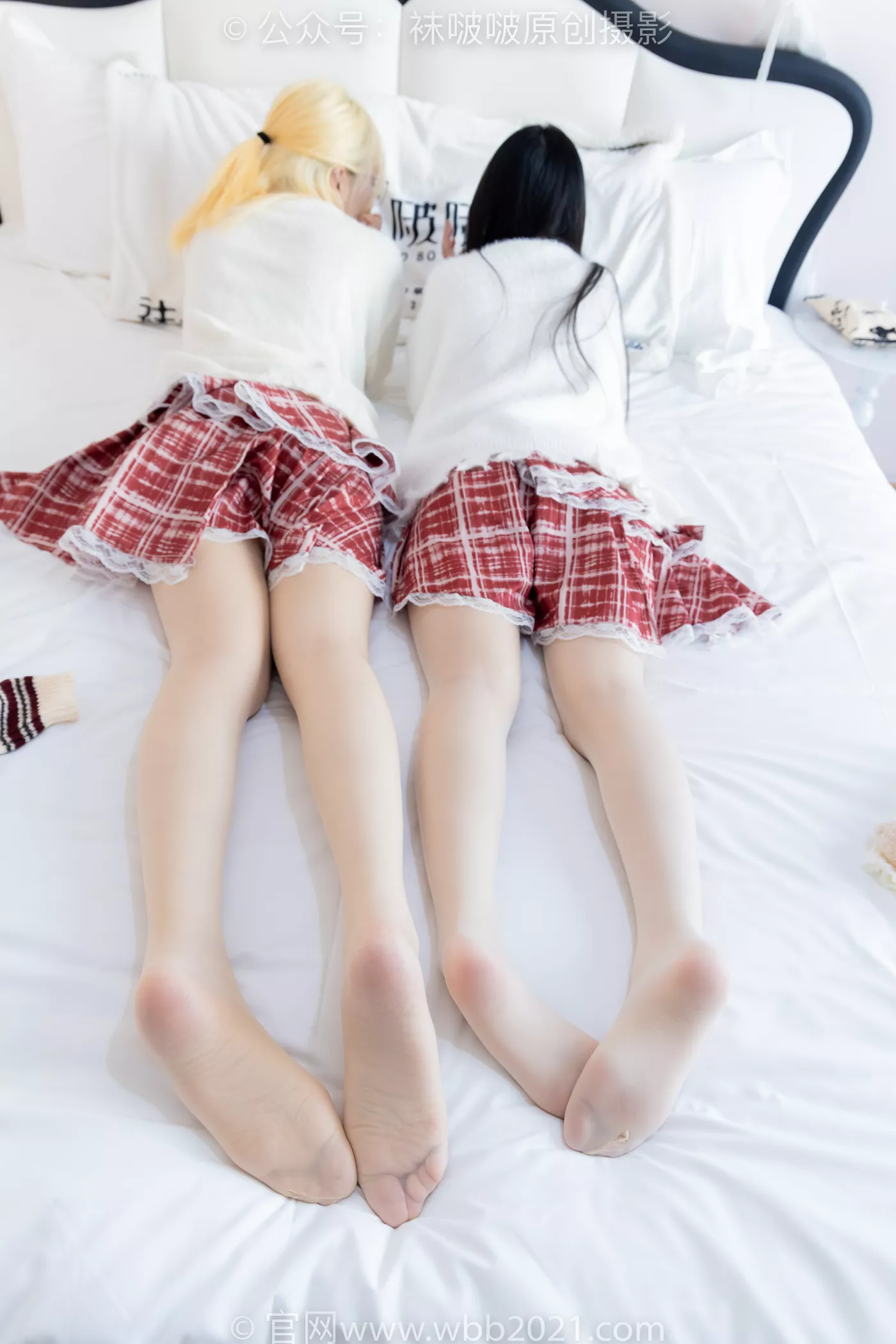 图片[64]-[BoBoSocks袜啵啵]NO.484 小甜豆甜甜圈-两双板鞋、油亮肉丝、堆堆袜套、白棉袜、脚对脚 斗脚 手互相挠脚剧情[100P] – 速更版-美库