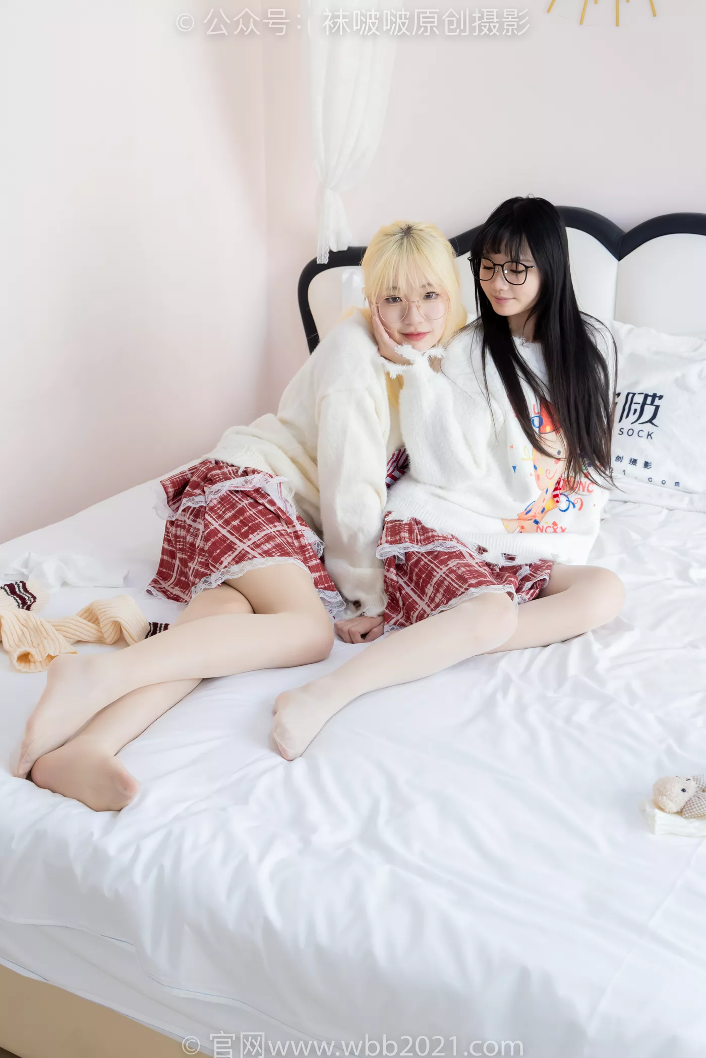 图片[69]-[BoBoSocks袜啵啵]NO.484 小甜豆甜甜圈-两双板鞋、油亮肉丝、堆堆袜套、白棉袜、脚对脚 斗脚 手互相挠脚剧情[100P] – 速更版-美库