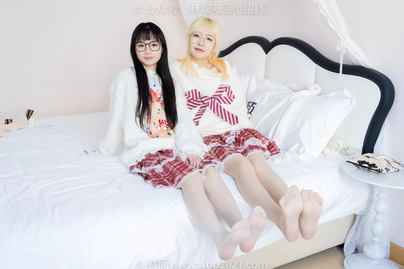 图片[77]-[BoBoSocks袜啵啵]NO.484 小甜豆甜甜圈-两双板鞋、油亮肉丝、堆堆袜套、白棉袜、脚对脚 斗脚 手互相挠脚剧情[100P] – 速更版-美库