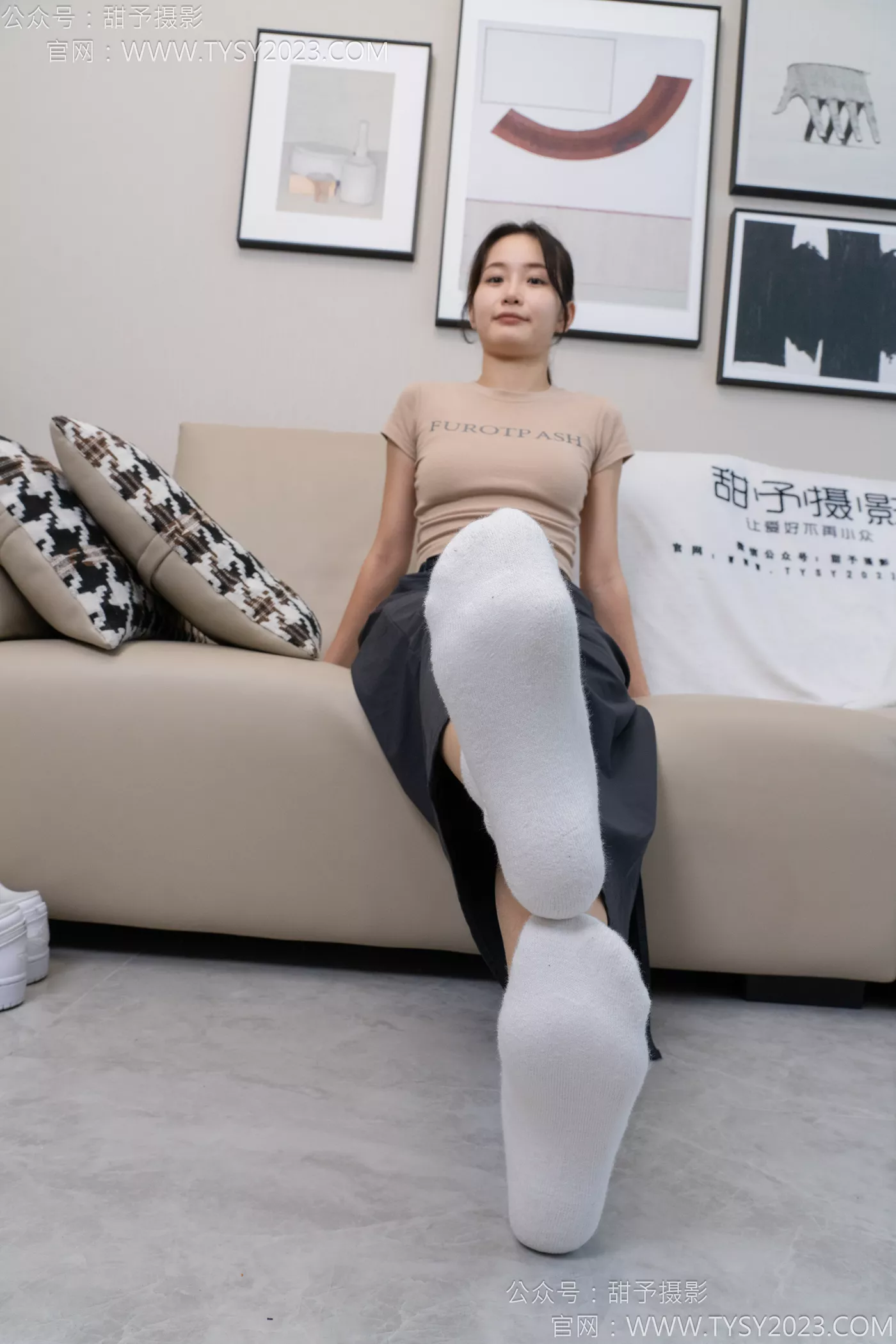 图片[35]-甜予摄影 NO.114 思思-板鞋、白棉袜、肉丝（脚尖微加固款）[97P] – 速更版-美库