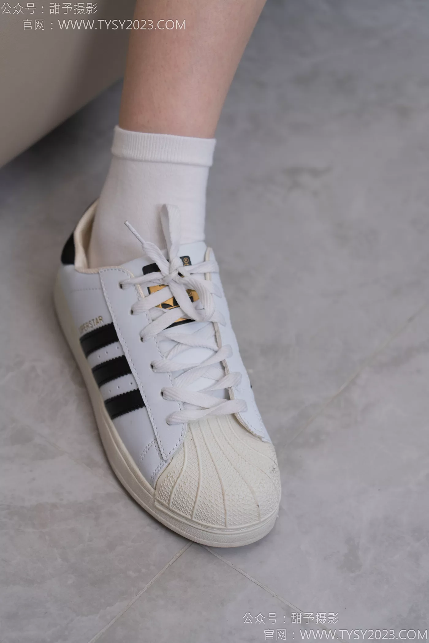 图片[24]-甜予摄影 NO.116 璇璇-板鞋、白棉袜、裸足[128P] – 速更版-美库