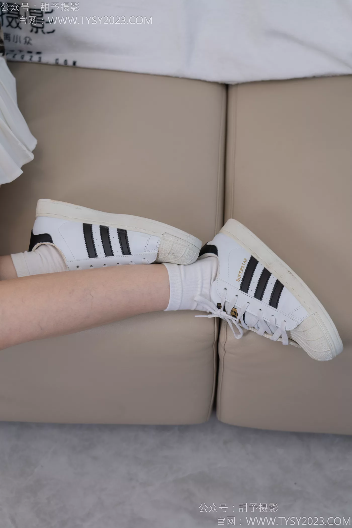 图片[31]-甜予摄影 NO.116 璇璇-板鞋、白棉袜、裸足[128P] – 速更版-美库