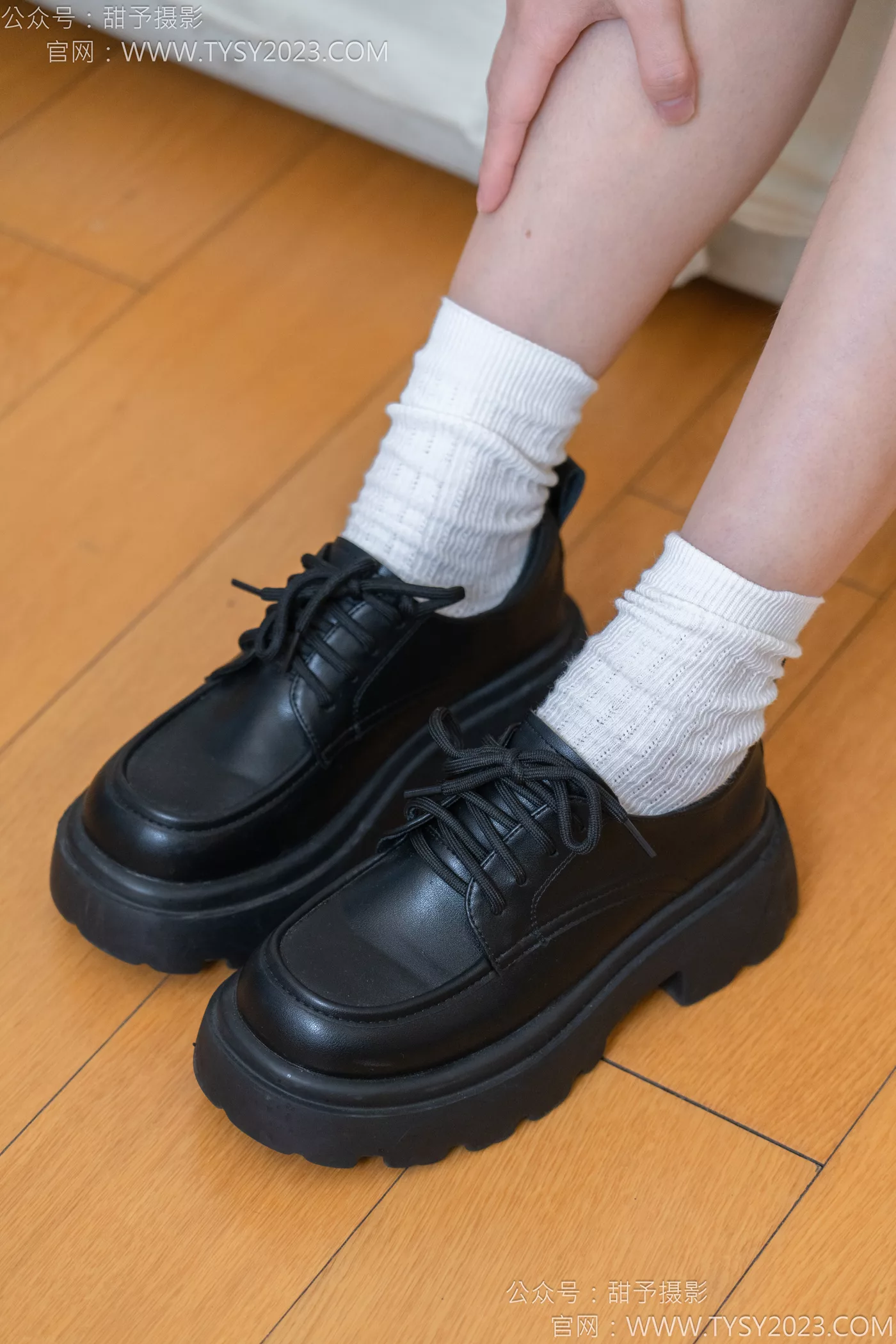 图片[16]-甜予摄影 NO.117 闺蜜-皮鞋、板鞋、双白棉袜、双裸足[141P] – 速更版-美库