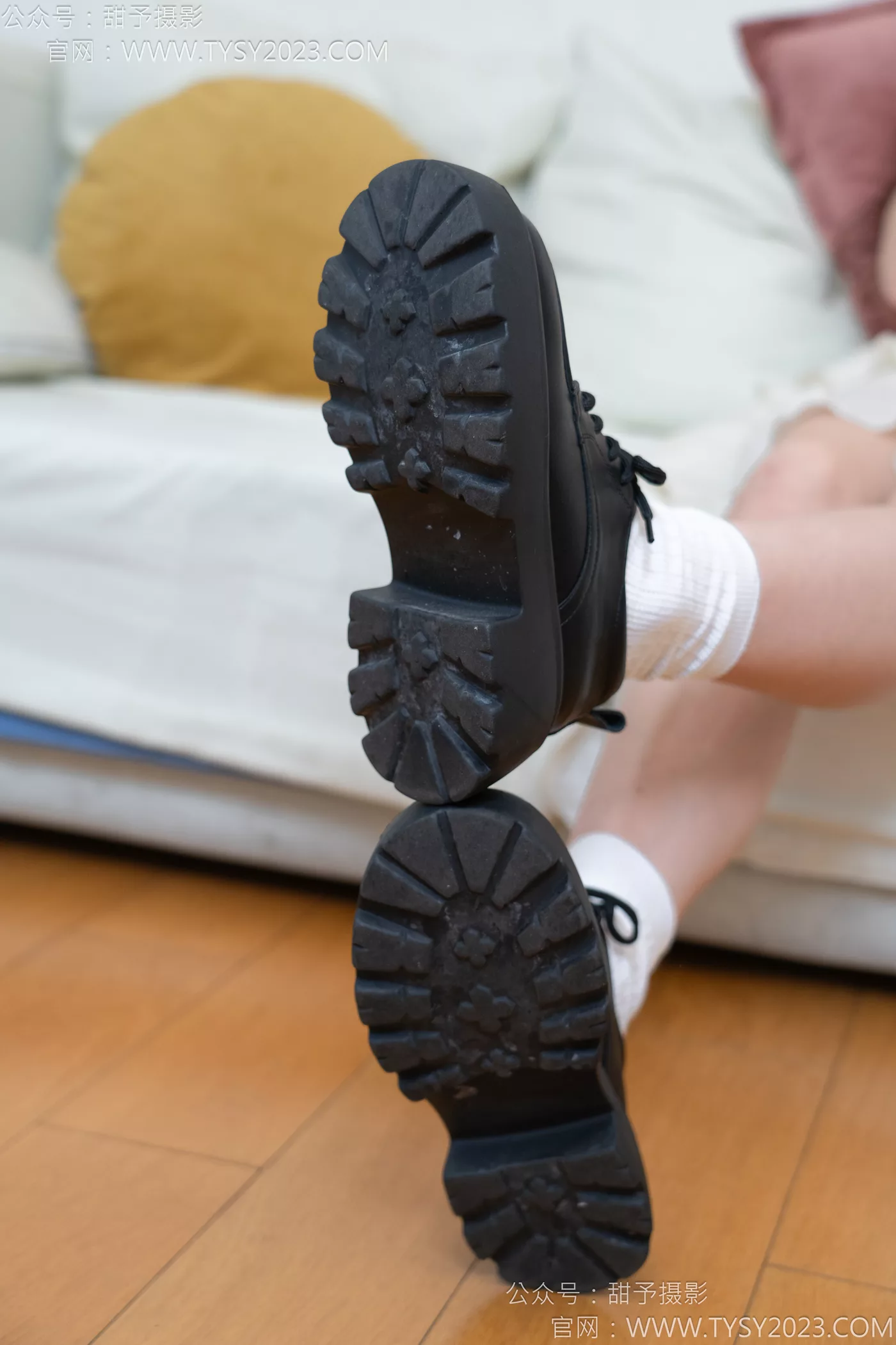 图片[19]-甜予摄影 NO.117 闺蜜-皮鞋、板鞋、双白棉袜、双裸足[141P] – 速更版-美库