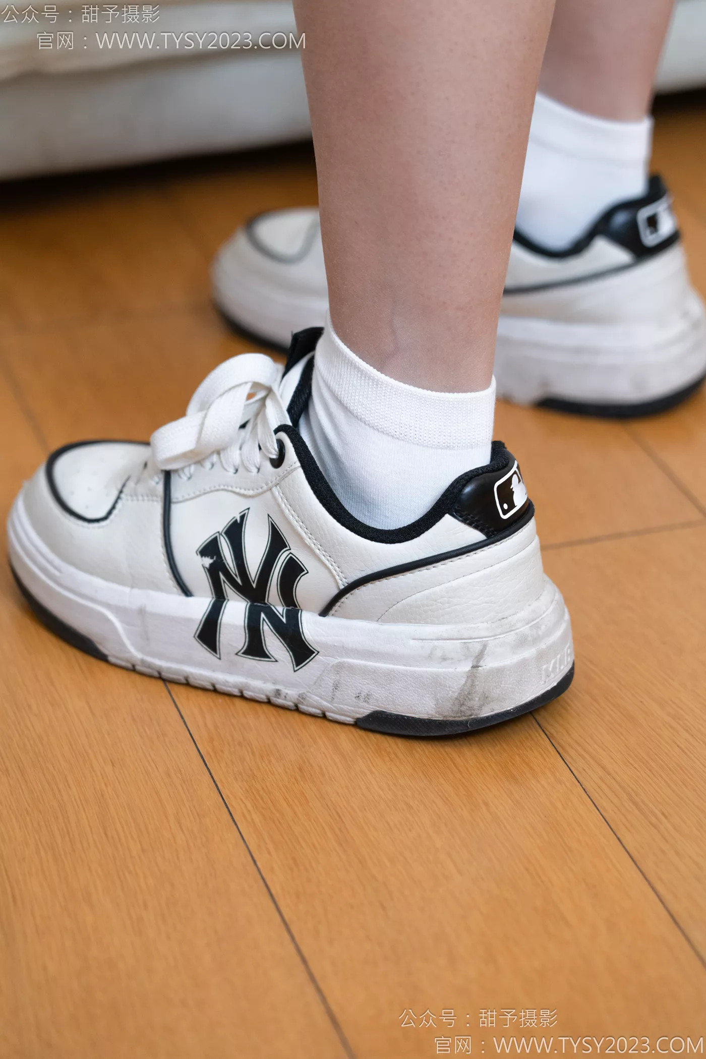 图片[24]-甜予摄影 NO.117 闺蜜-皮鞋、板鞋、双白棉袜、双裸足[141P] – 速更版-美库