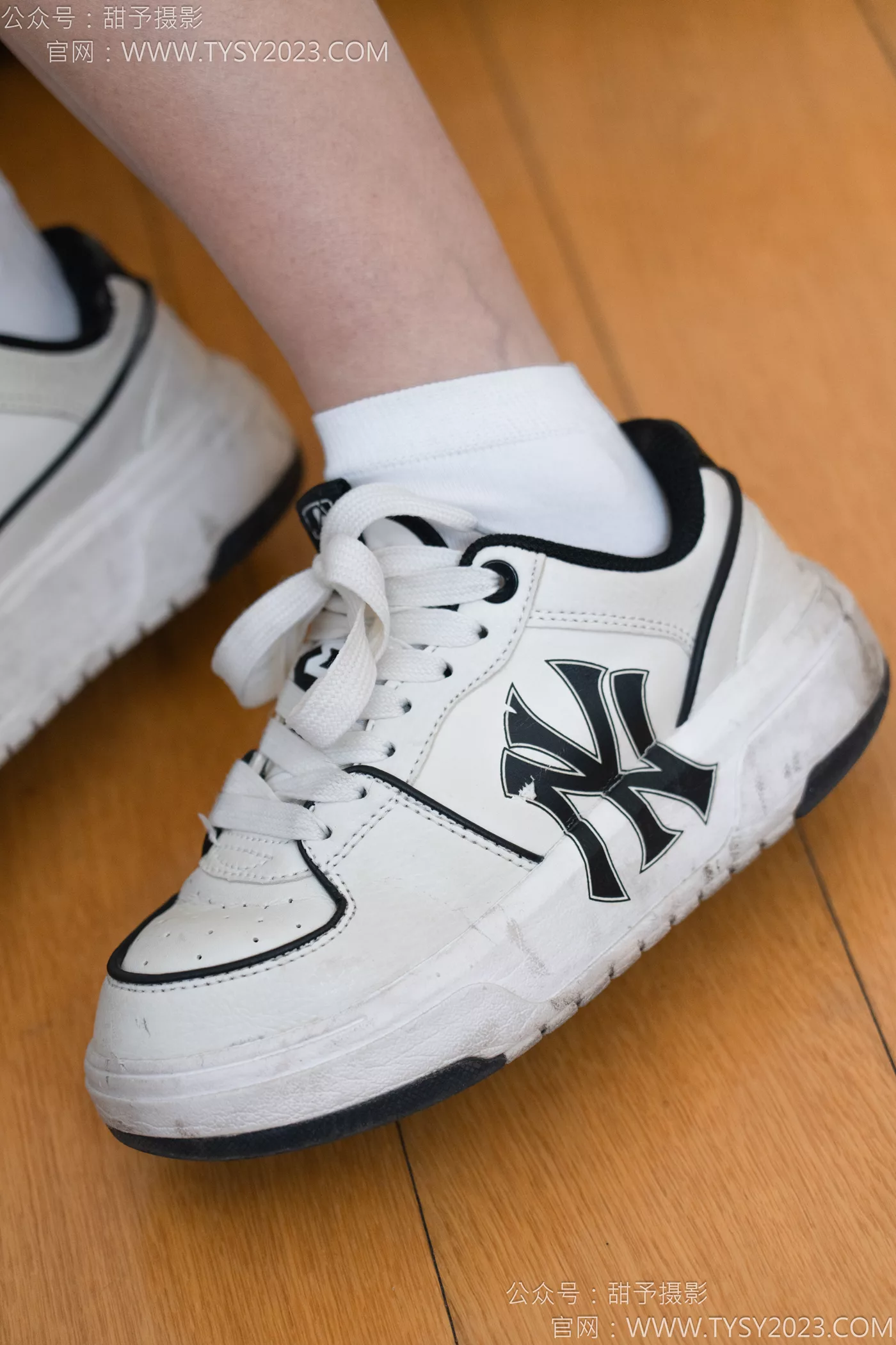 图片[28]-甜予摄影 NO.117 闺蜜-皮鞋、板鞋、双白棉袜、双裸足[141P] – 速更版-美库