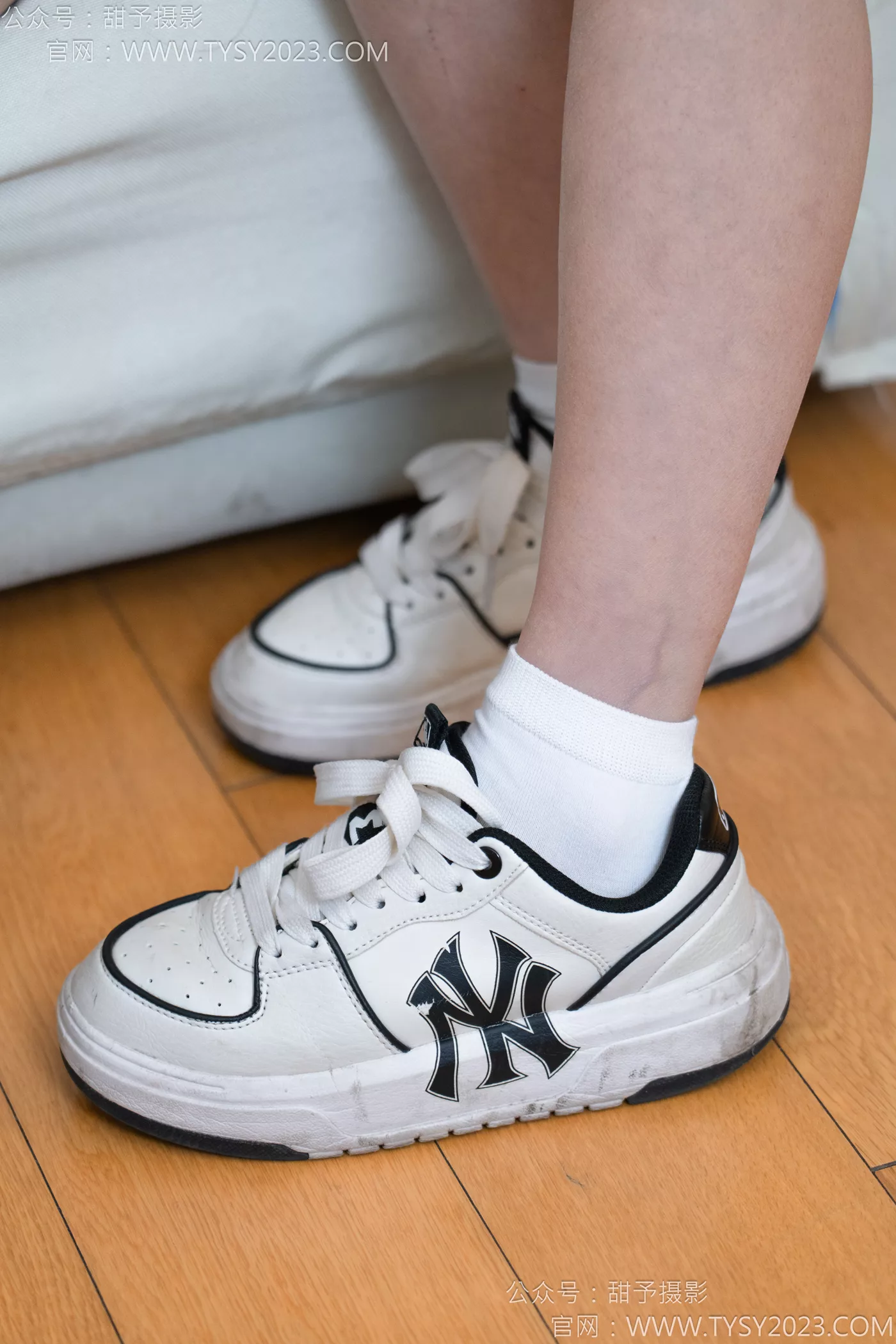 图片[33]-甜予摄影 NO.117 闺蜜-皮鞋、板鞋、双白棉袜、双裸足[141P] – 速更版-美库